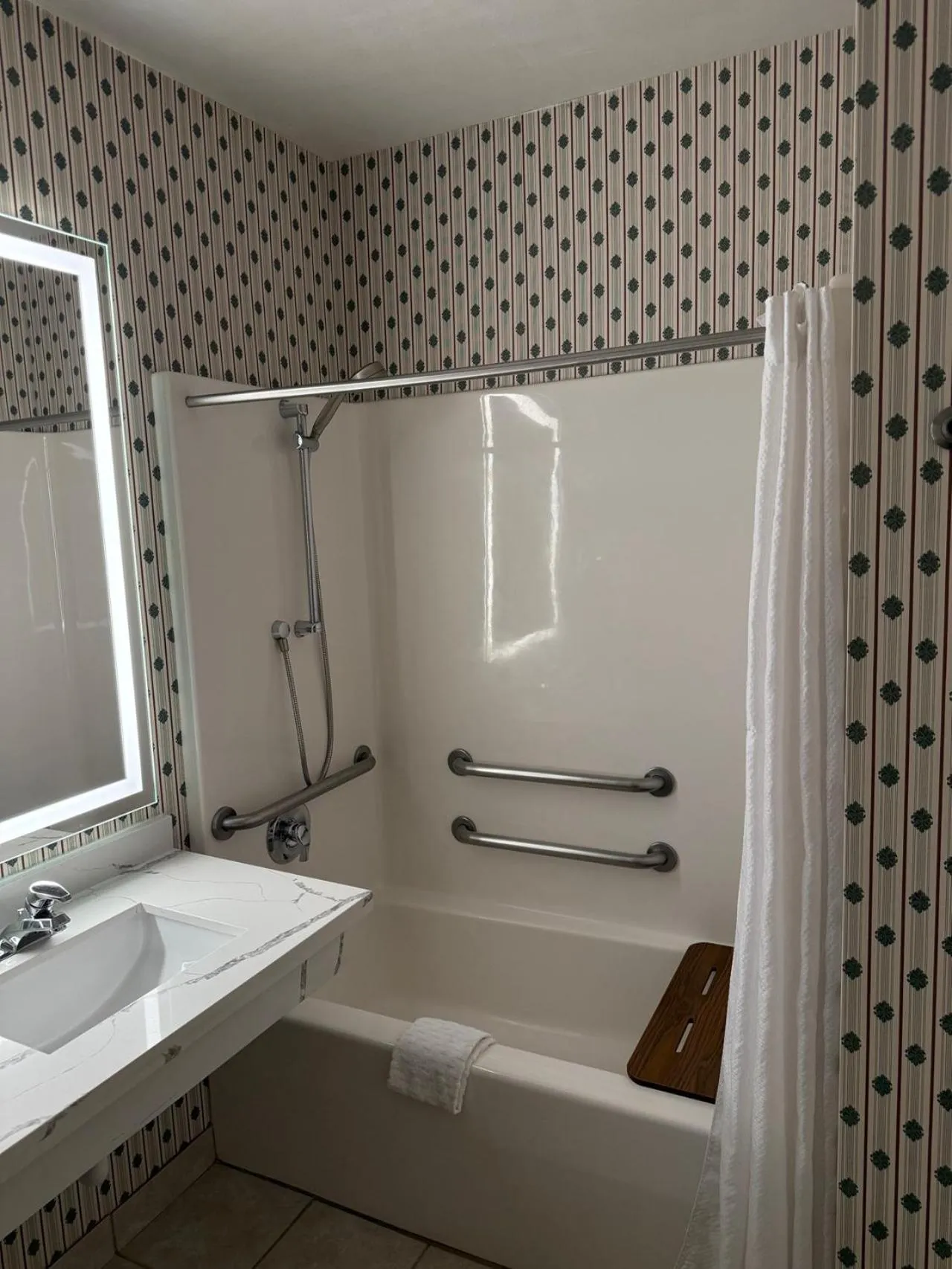 Property building in Evergreen Inn & Suites