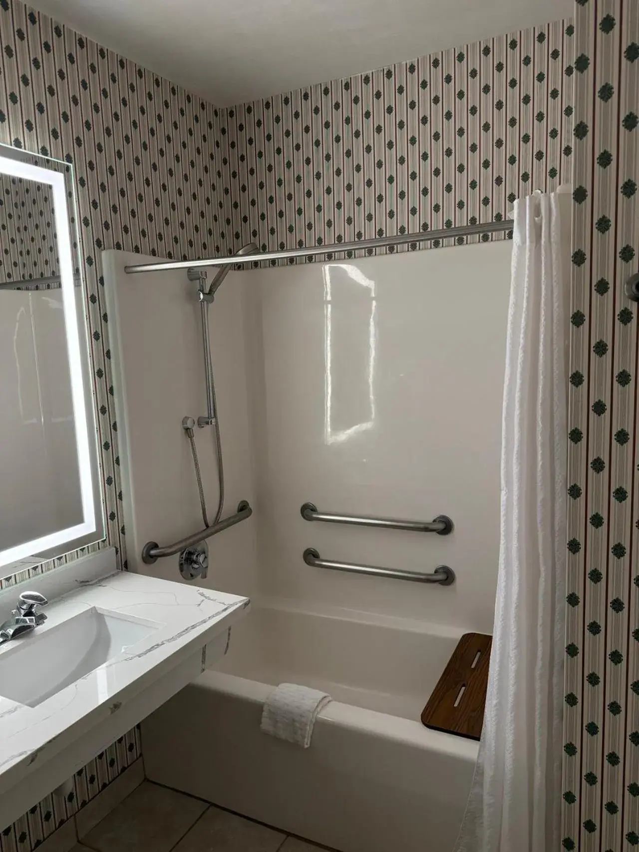 Property building in Evergreen Inn & Suites Property building in Evergreen Inn & Suites