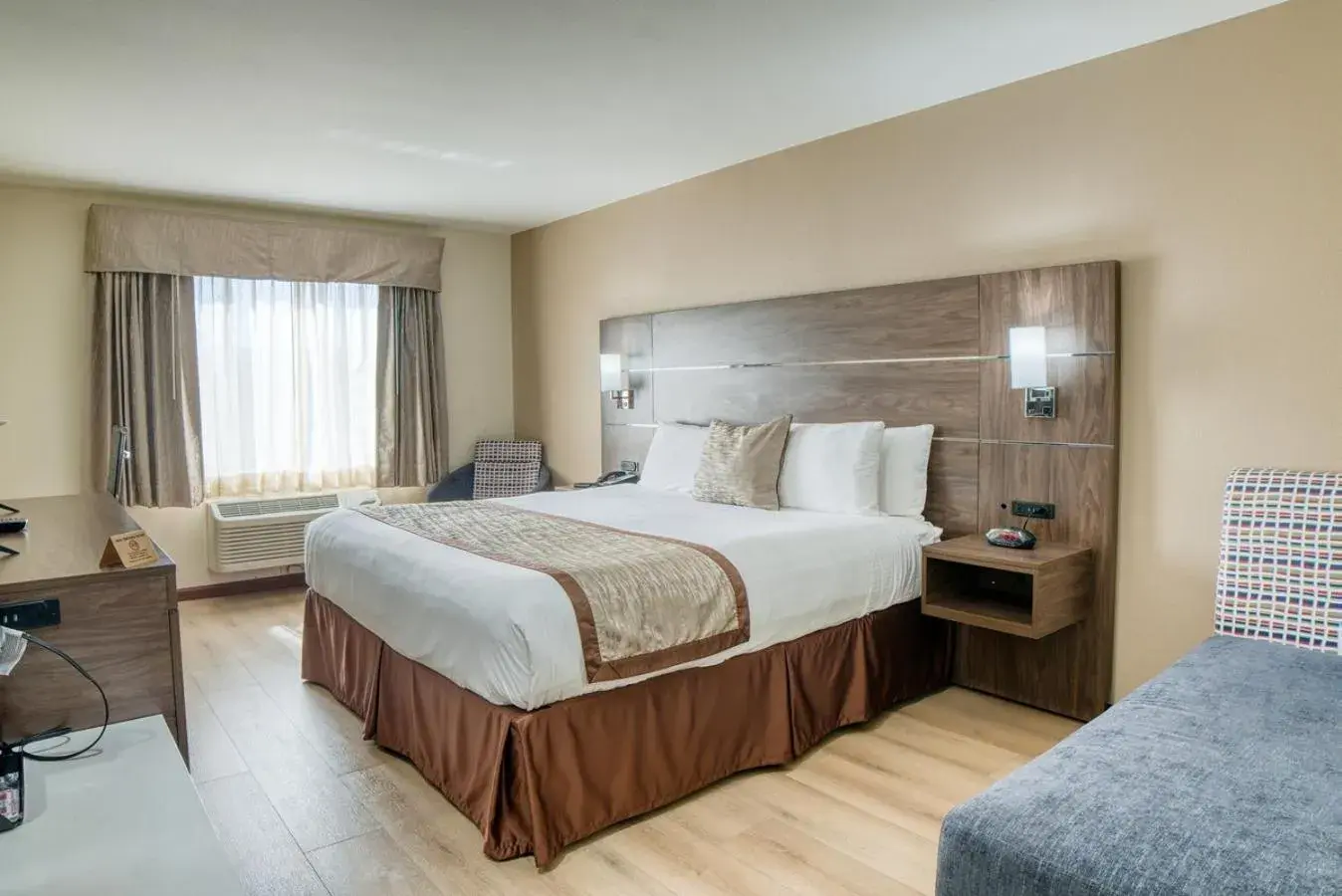 Photo of the whole room, Bed in Evergreen Inn & Suites Photo of the whole room, Bed in Evergreen Inn & Suites