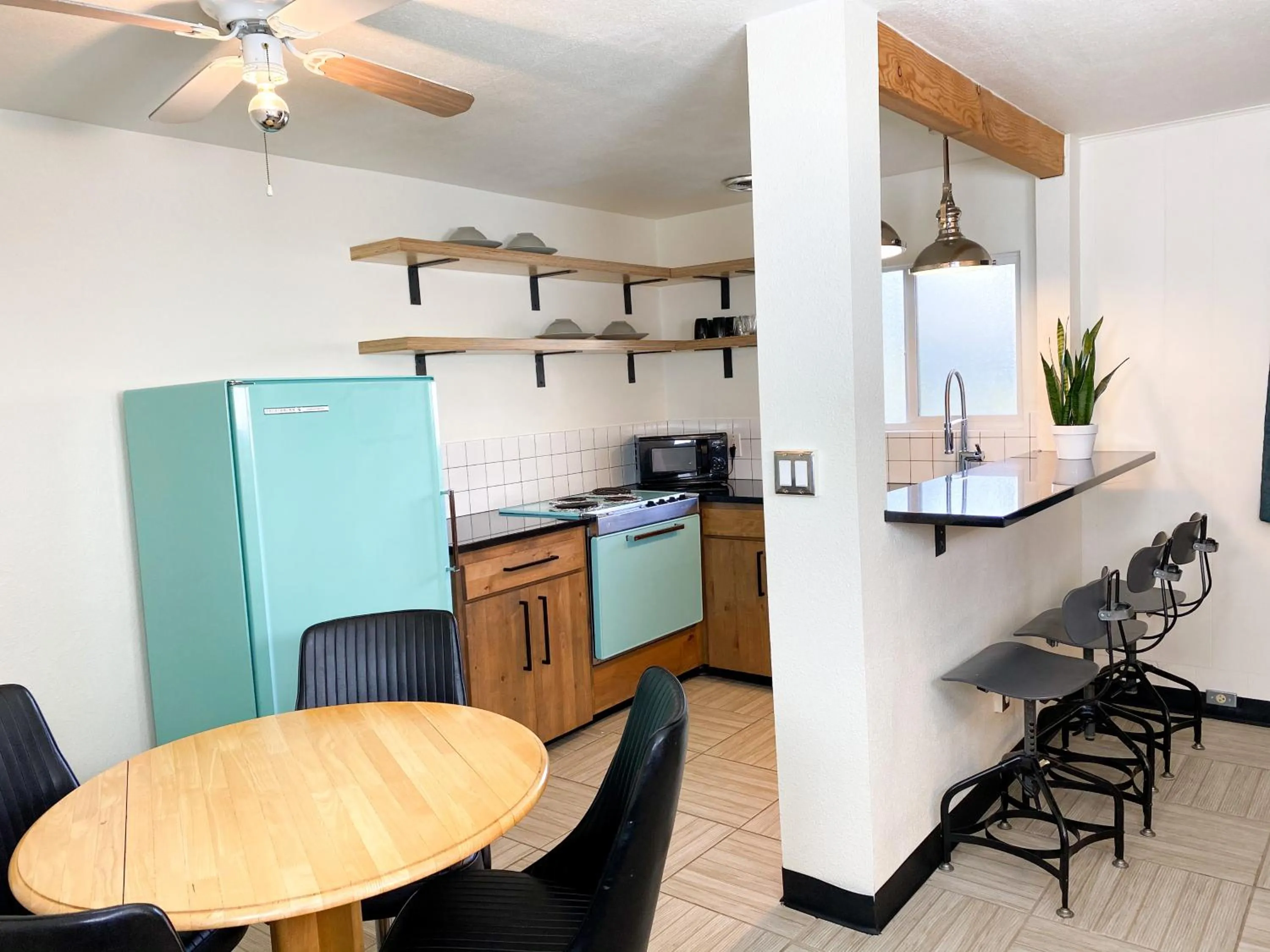 Kitchen or kitchenette in Hotel Corvallis