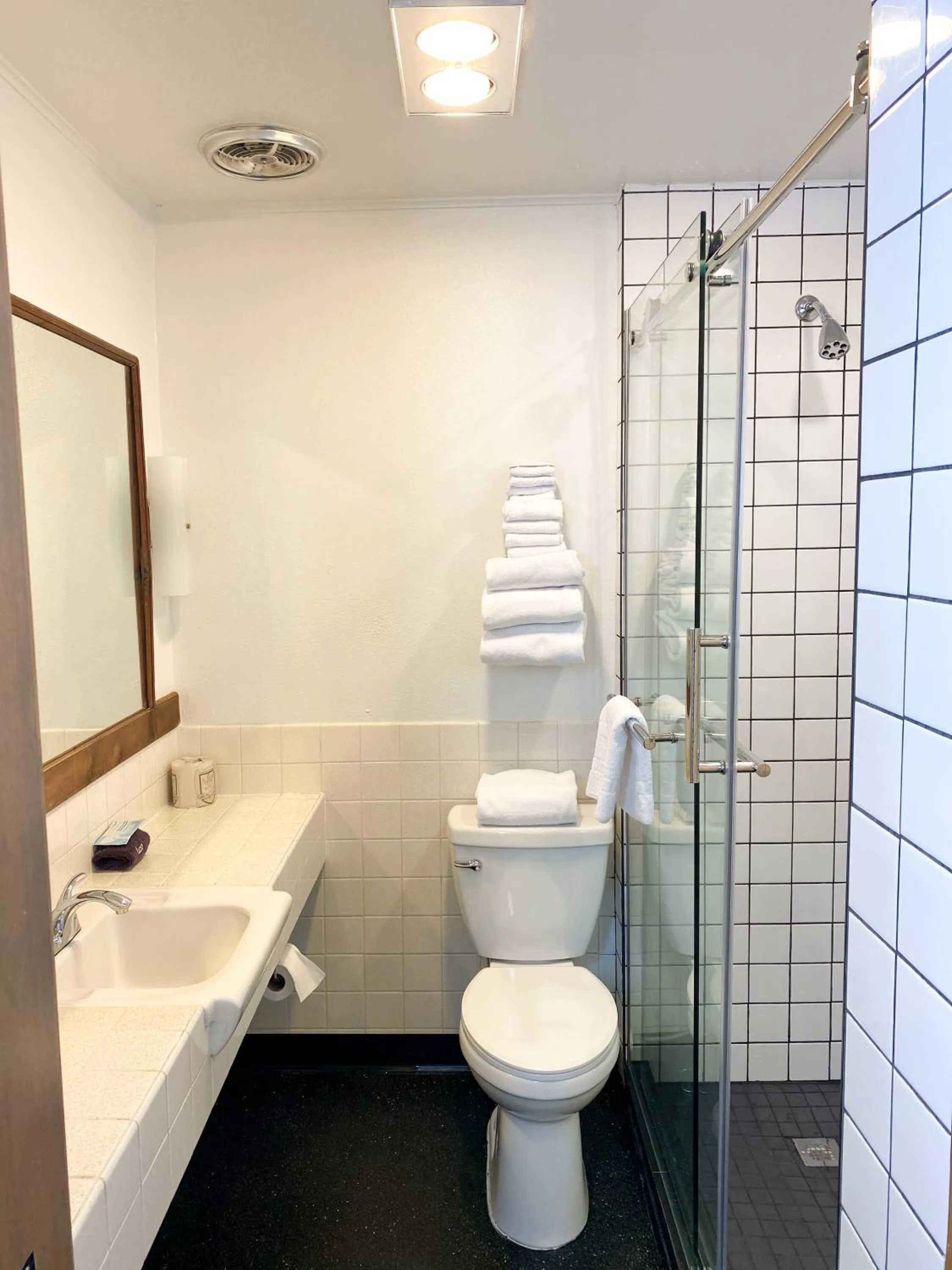 Bathroom in Hotel Corvallis