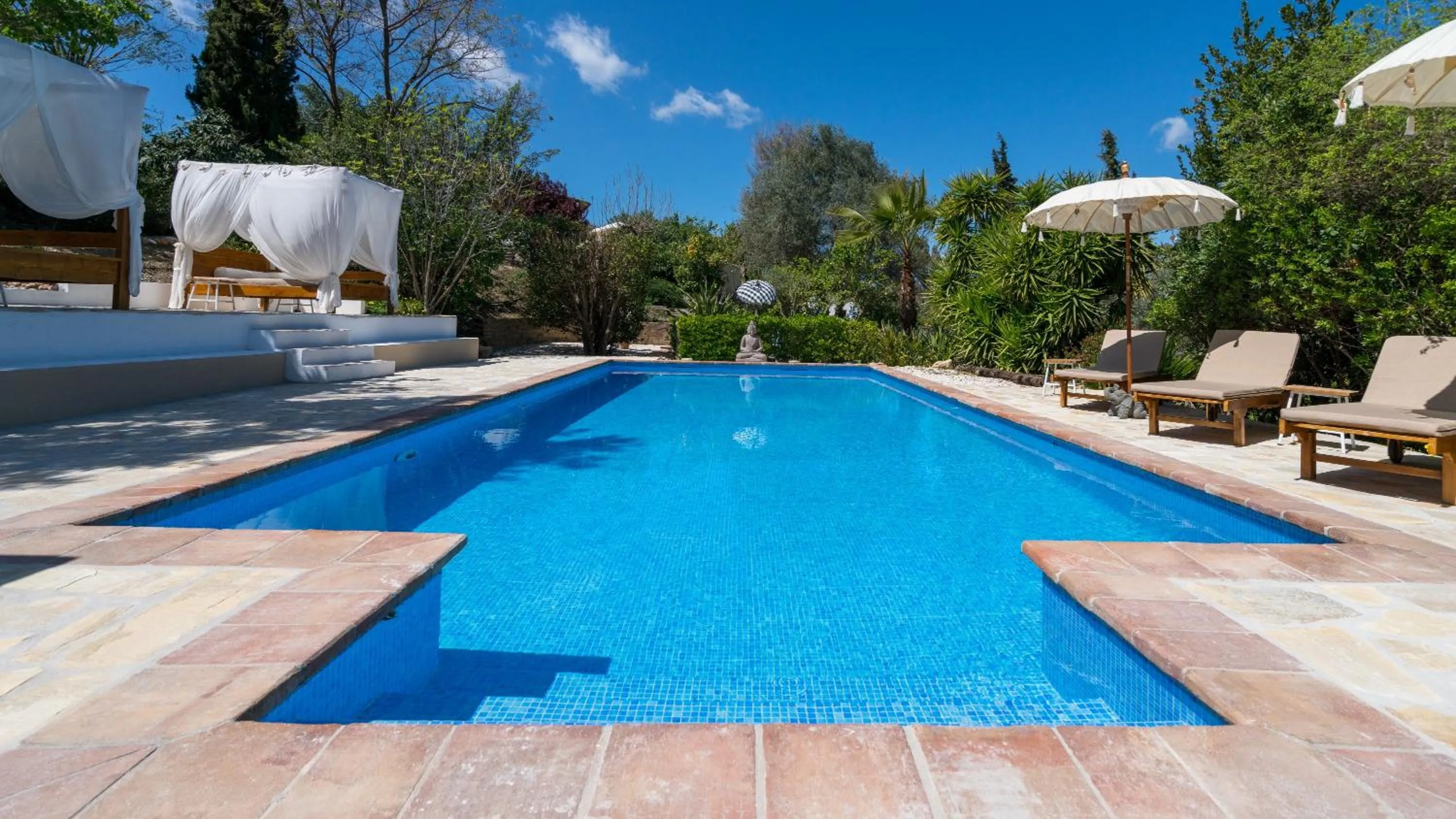 Swimming pool in Casa Baliza, adults only