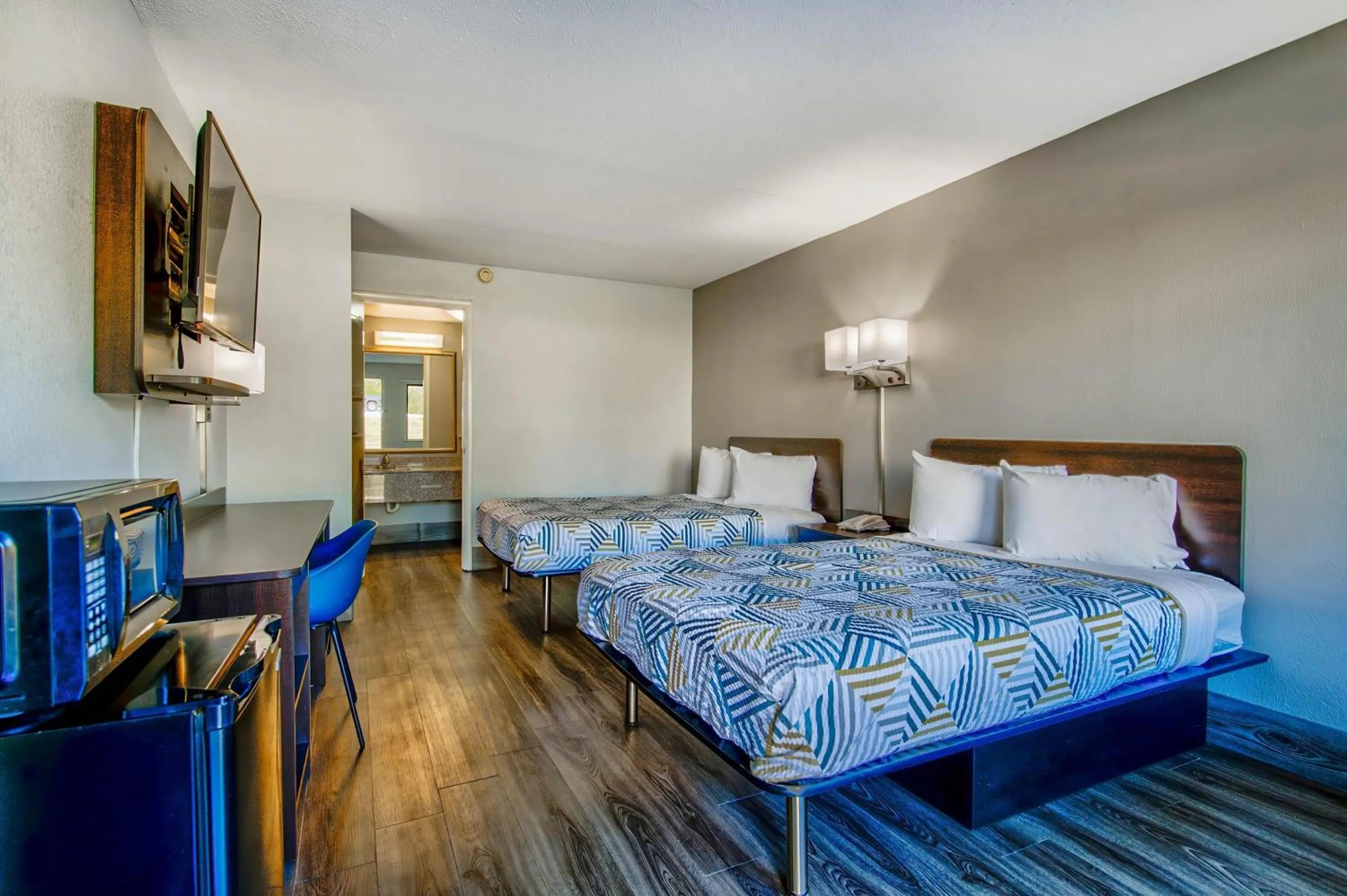 Bedroom, Bed in Motel 6 Birmingham, AL - Medical Center - Inverness Hwy 280