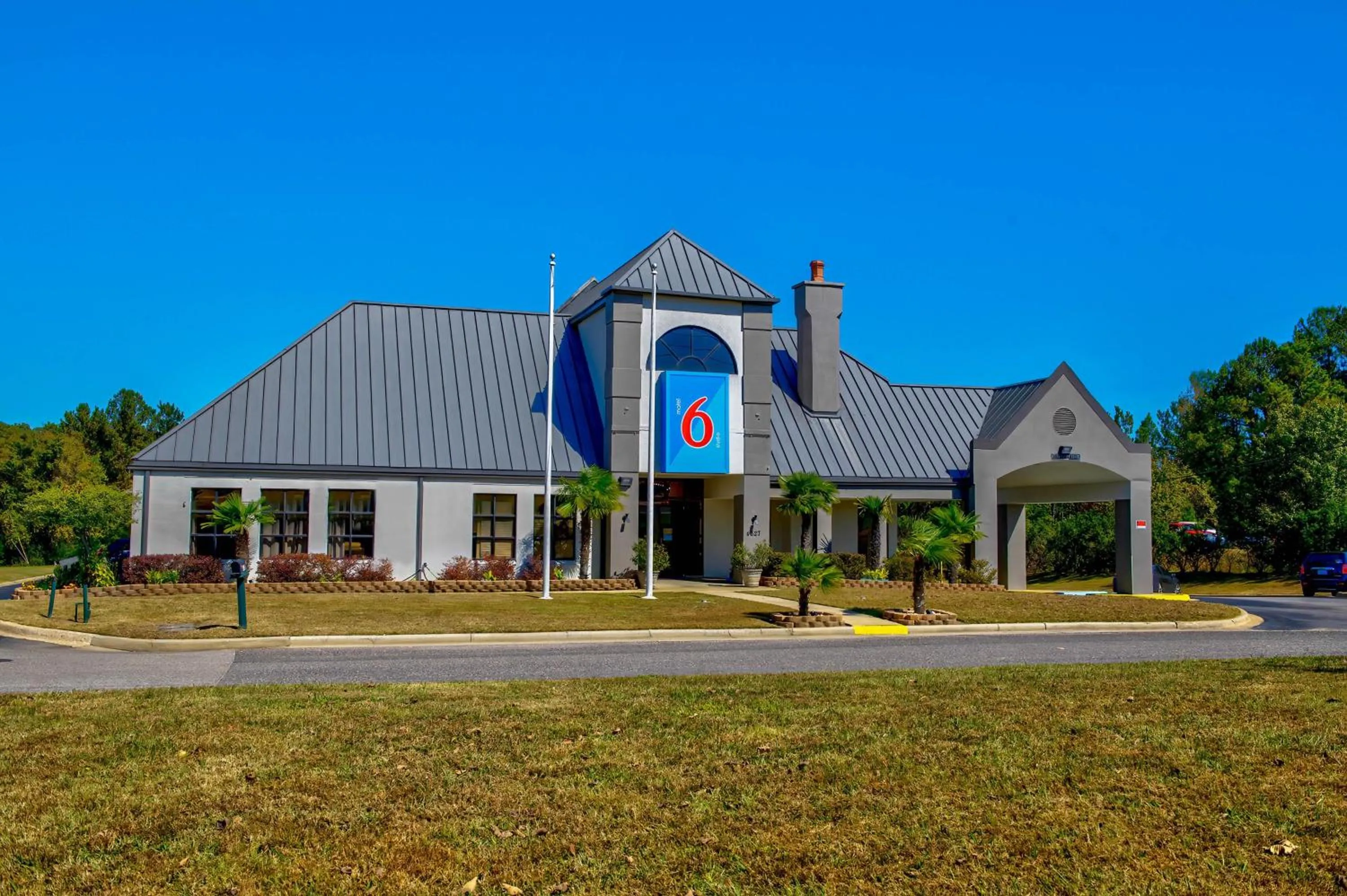 Property building in Motel 6 Birmingham, AL - Medical Center - Inverness Hwy 280