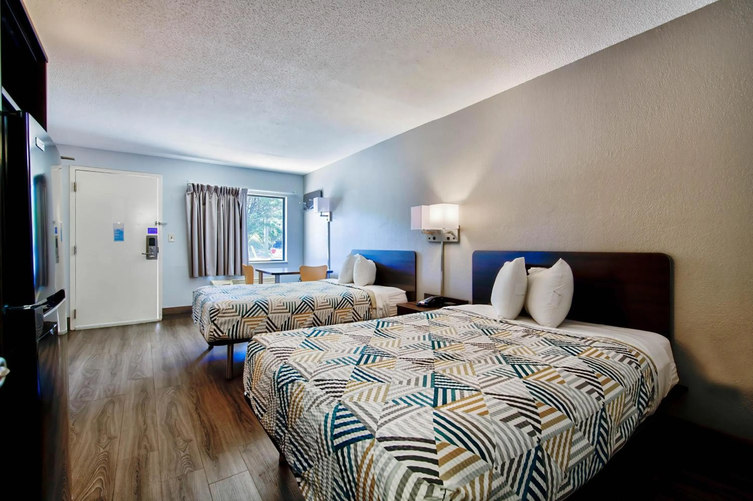 Bedroom, Bed in Motel 6 Birmingham, AL - Medical Center - Inverness Hwy 280