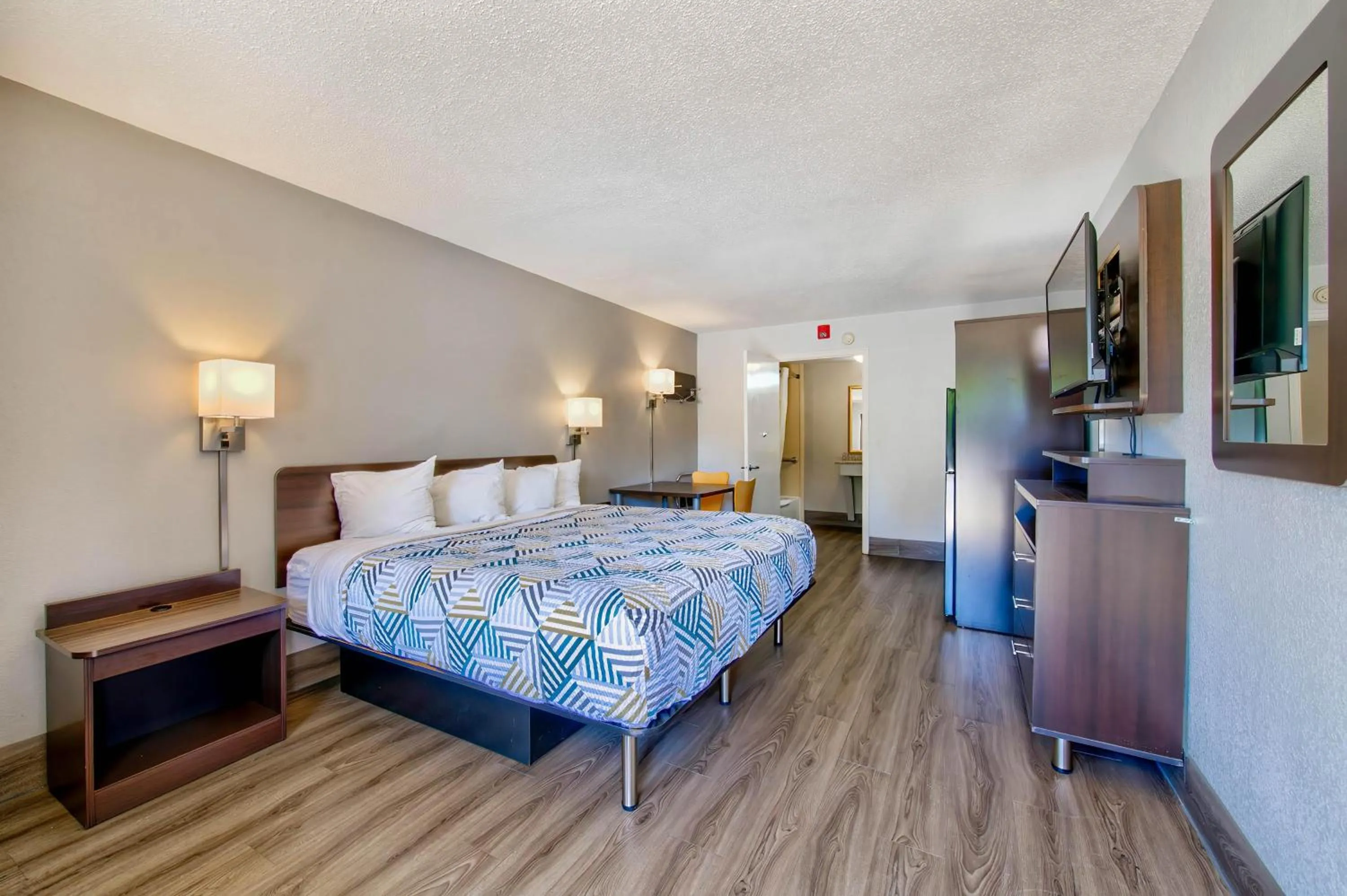 Bedroom, Bed in Motel 6 Birmingham, AL - Medical Center - Inverness Hwy 280