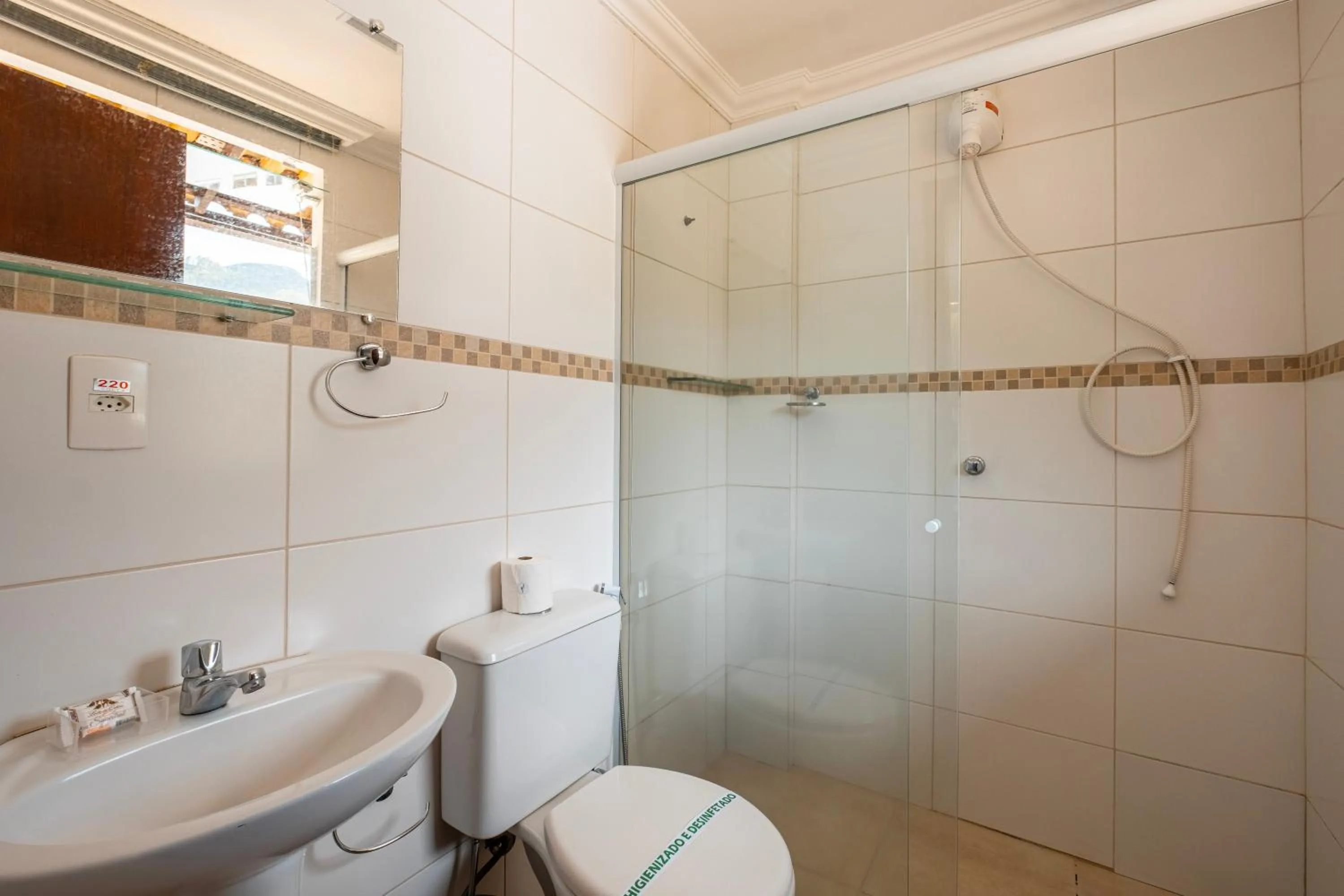 Shower in Hotel Serra Everest