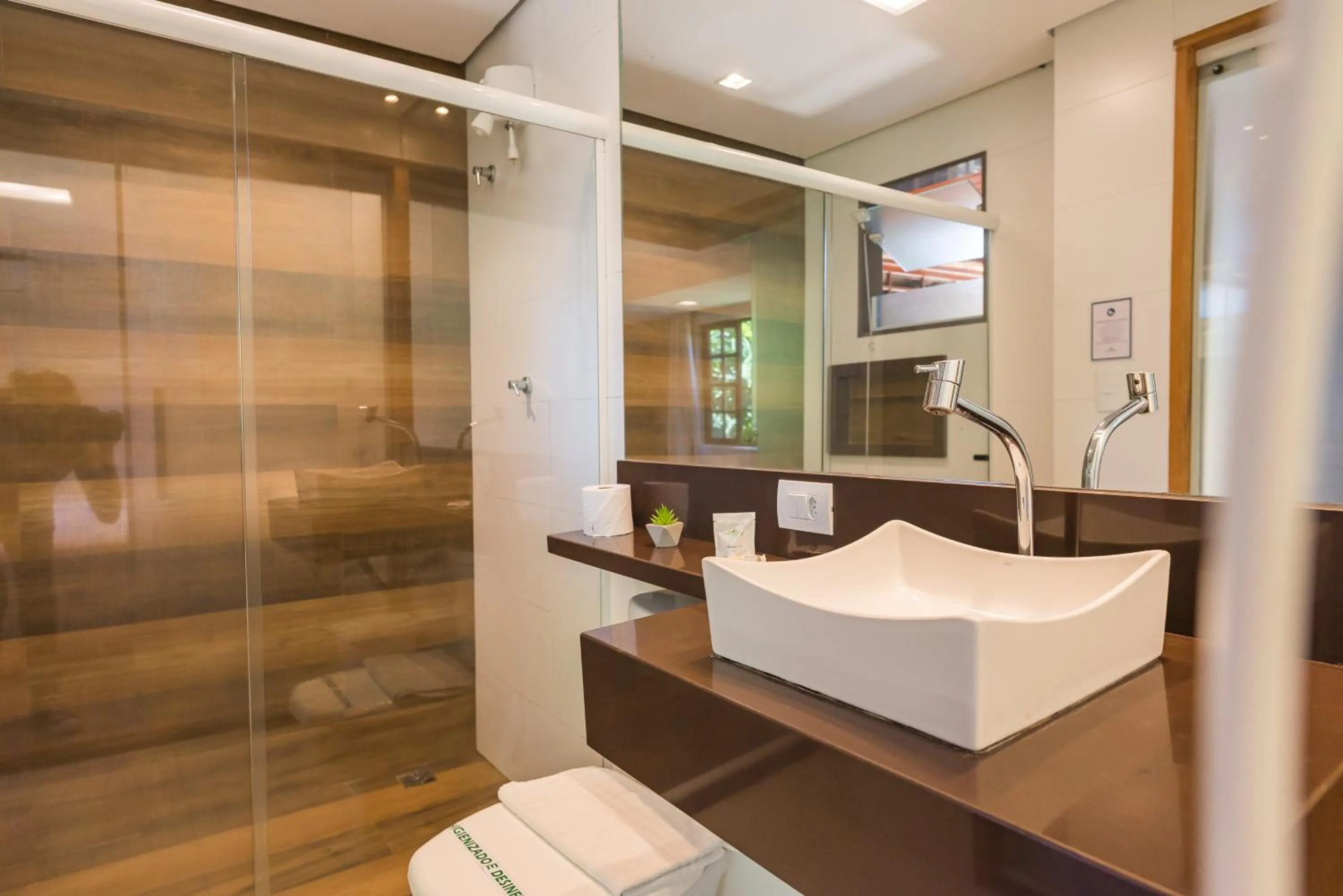 Shower in Hotel Serra Everest