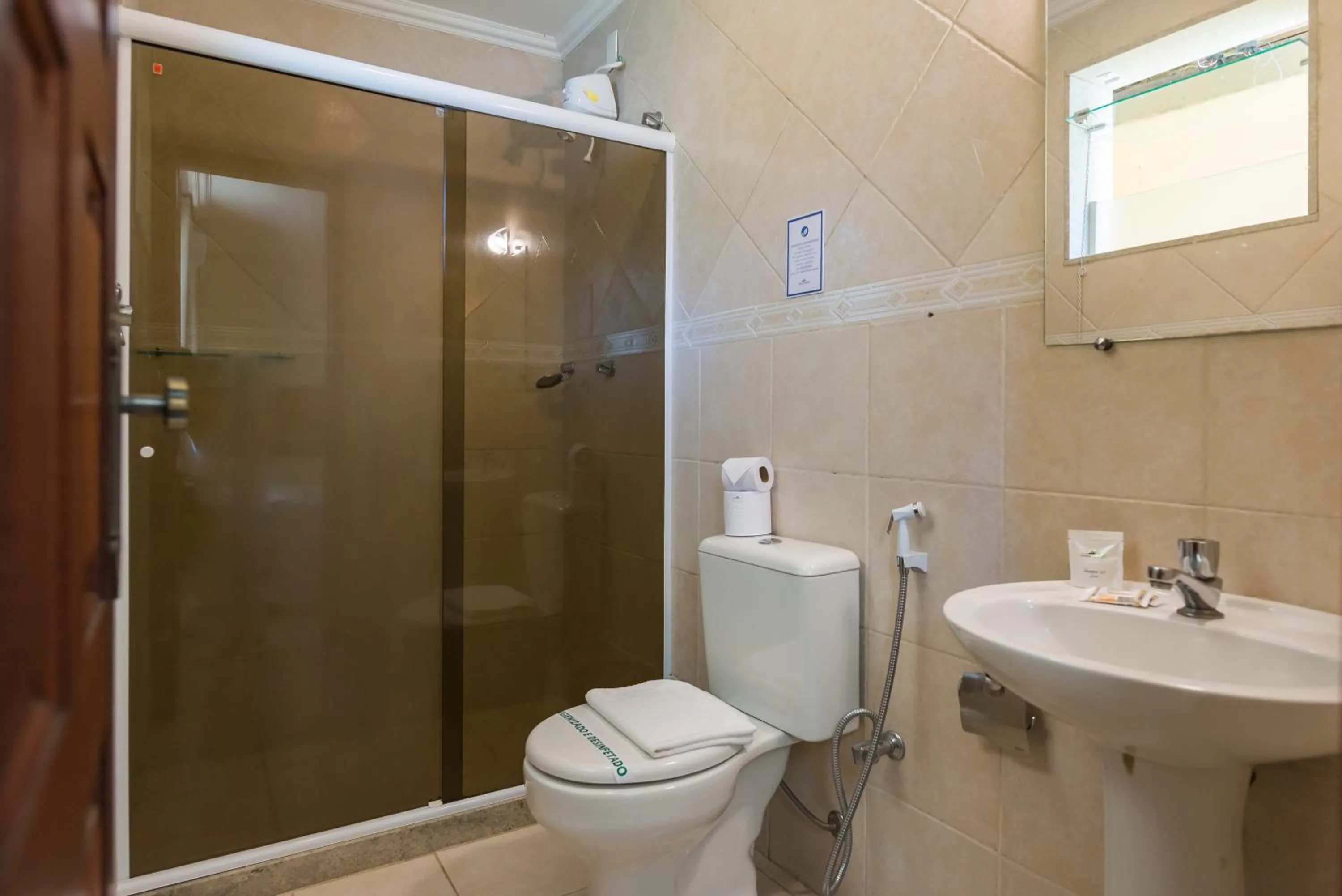 Shower in Hotel Serra Everest