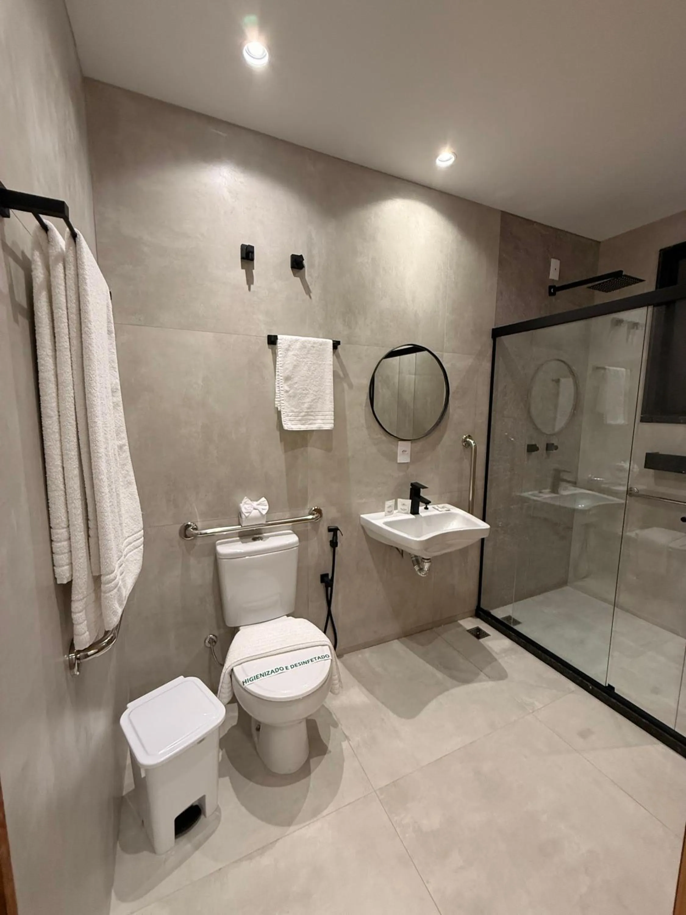 Shower in Hotel Serra Everest