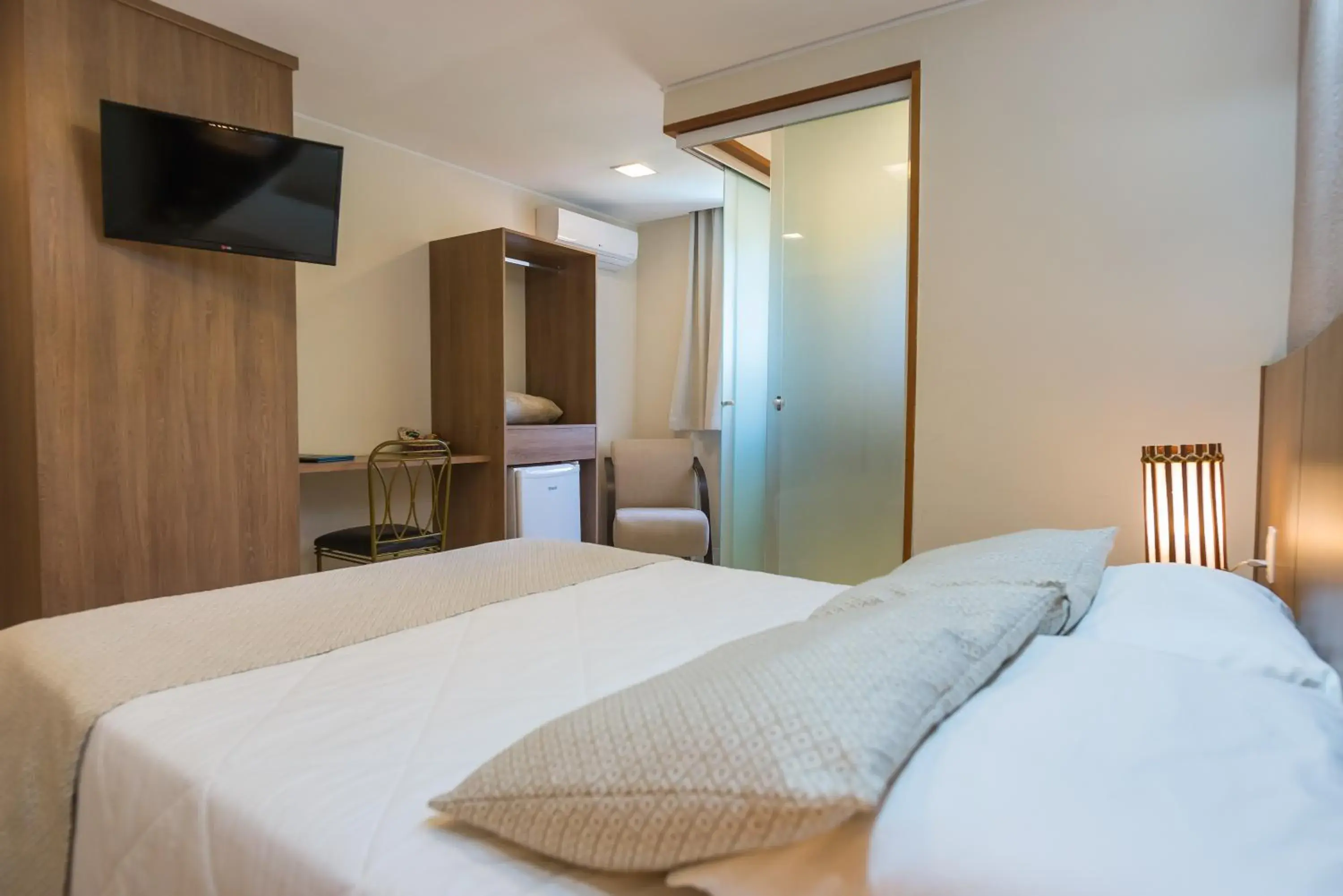 Superior Room with Air Conditioning - single occupancy in Hotel Serra Everest Superior Room with Air Conditioning - single occupancy in Hotel Serra Everest
