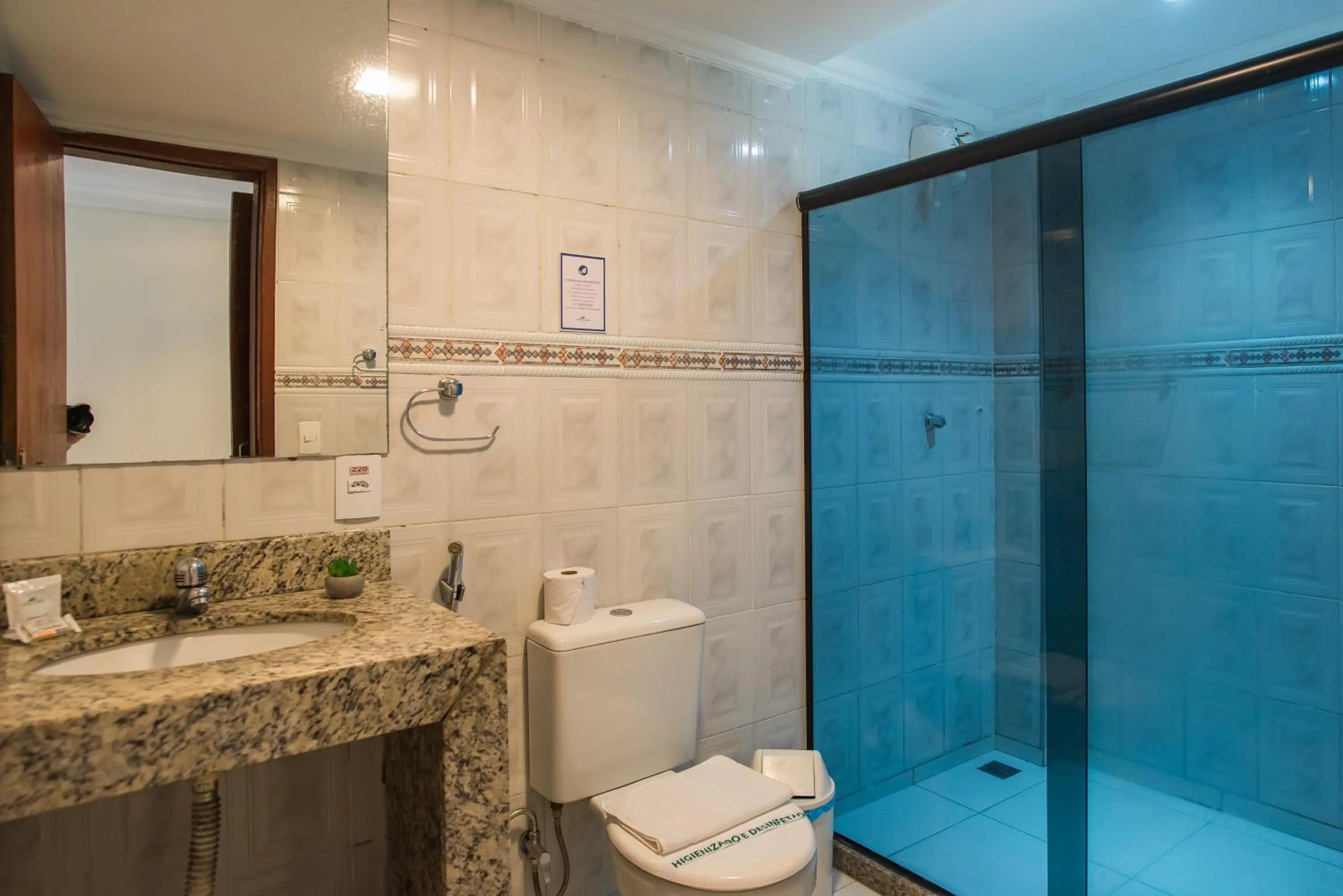 Shower in Hotel Serra Everest