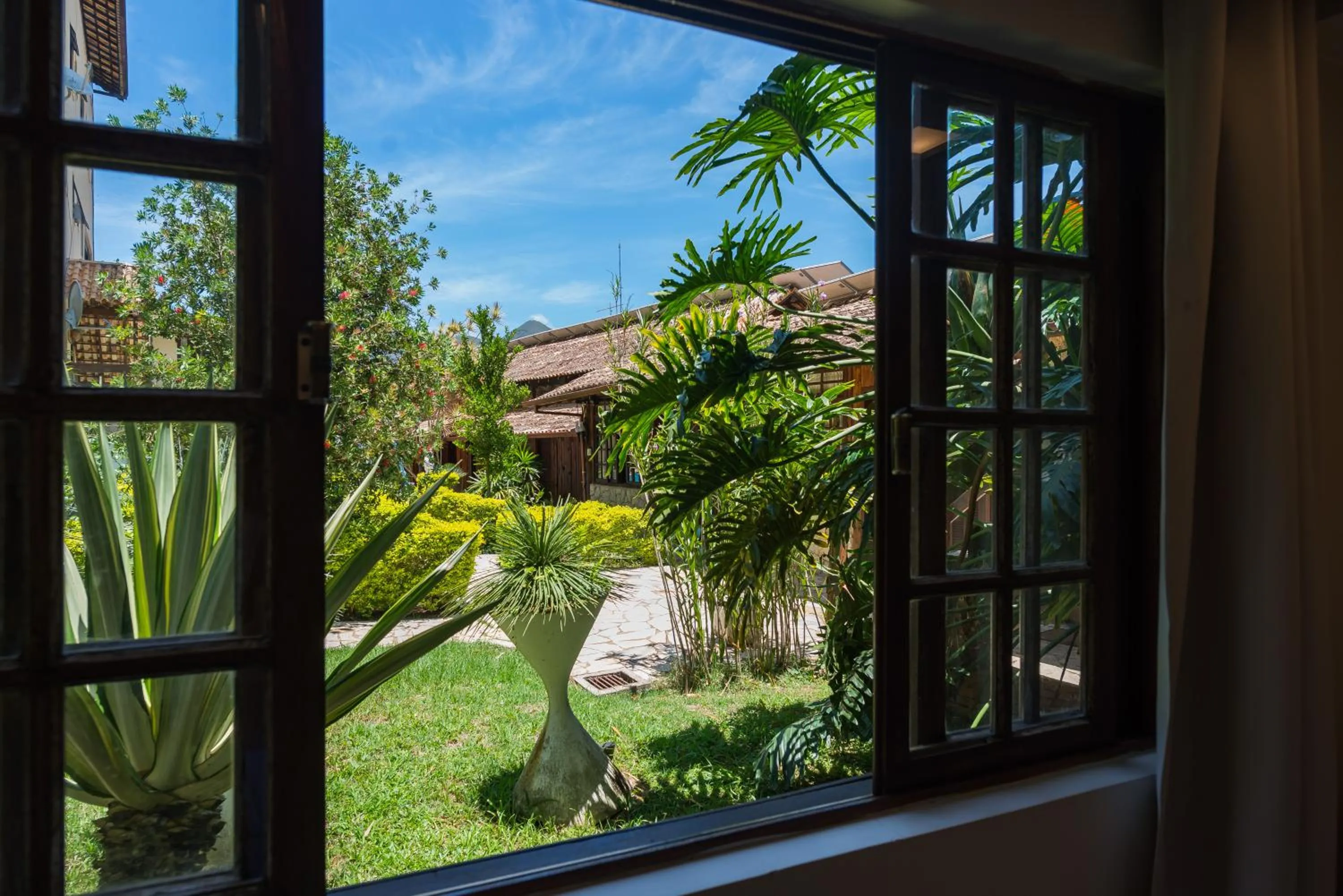 Garden view in Hotel Serra Everest