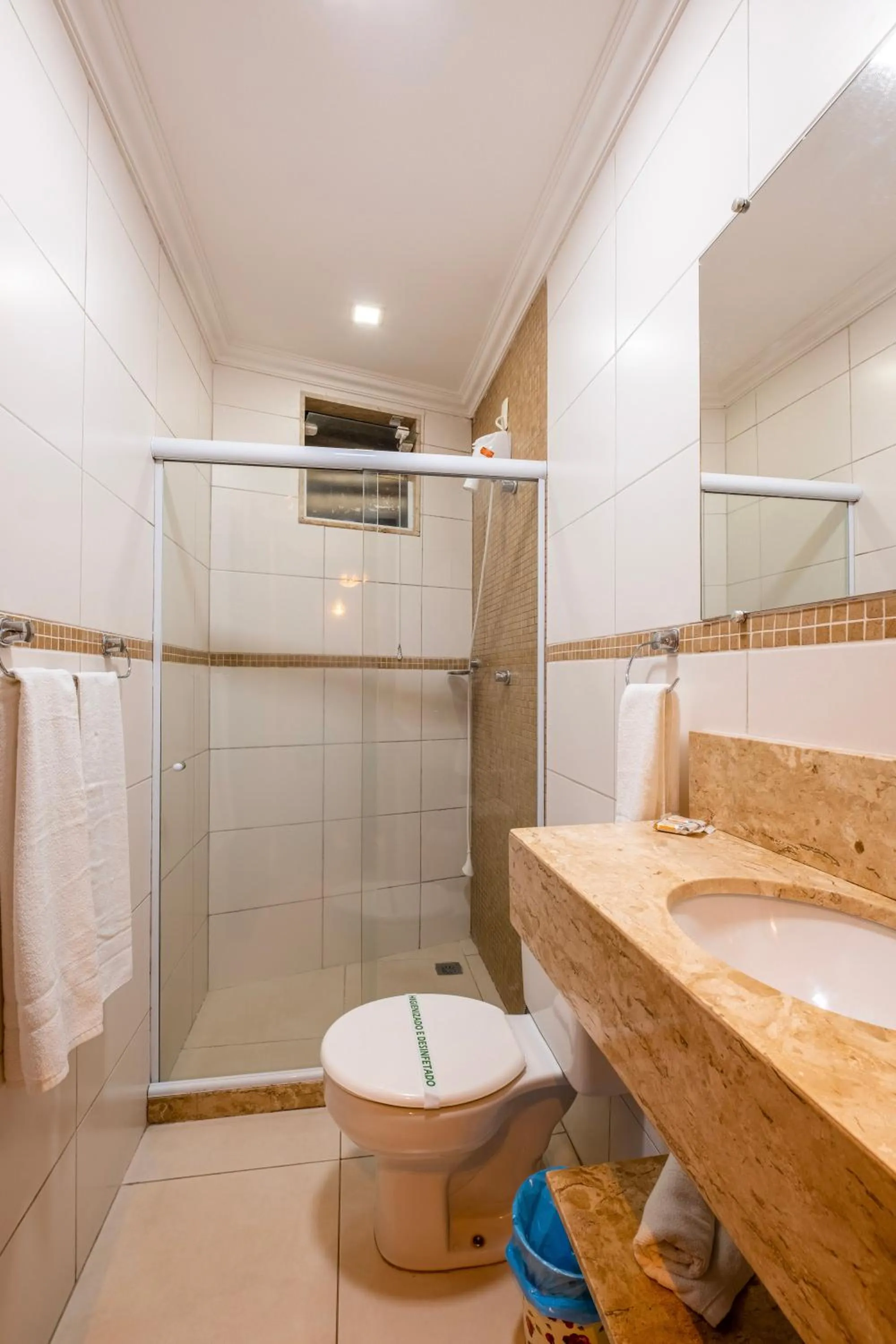 Shower in Hotel Serra Everest