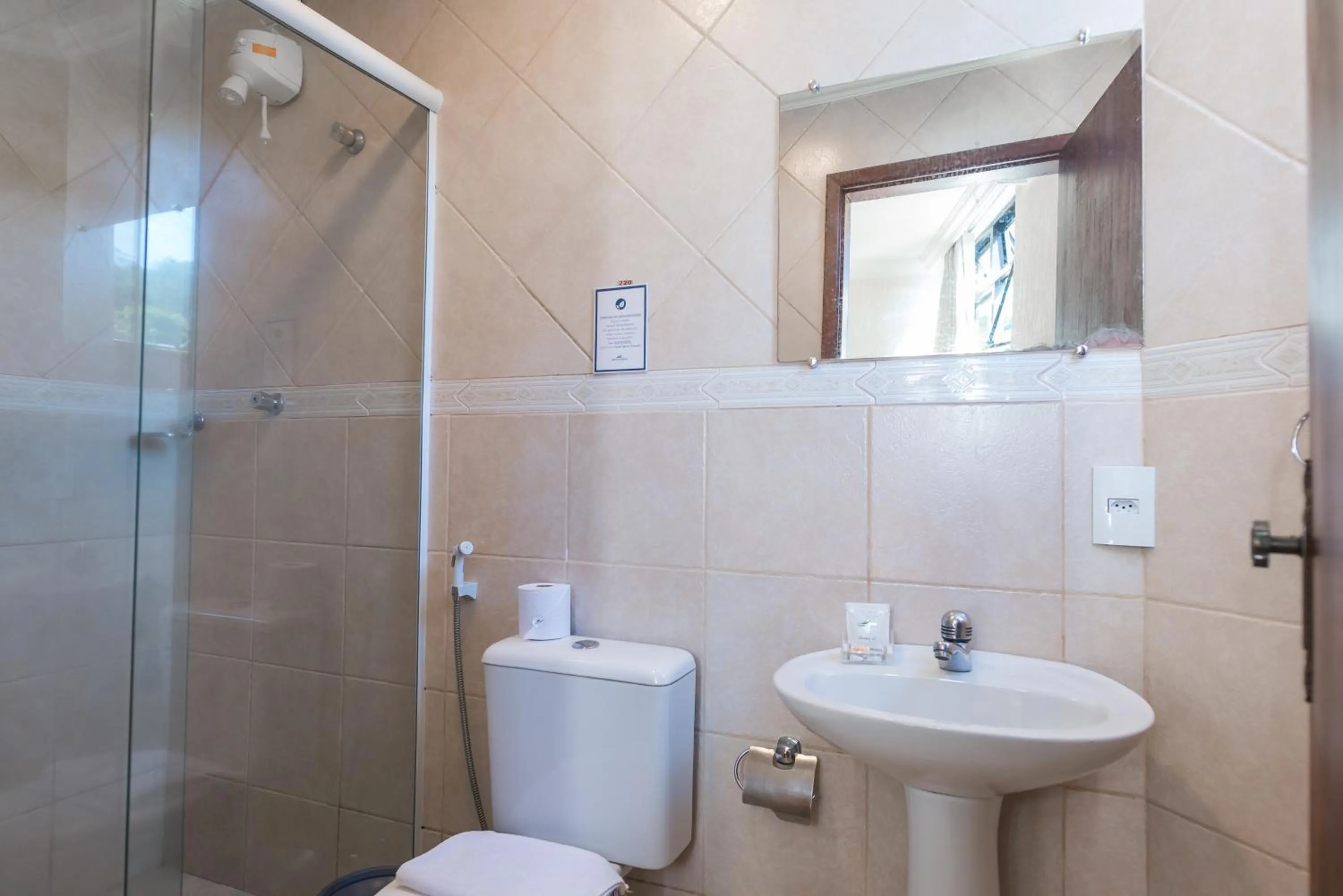 Shower in Hotel Serra Everest