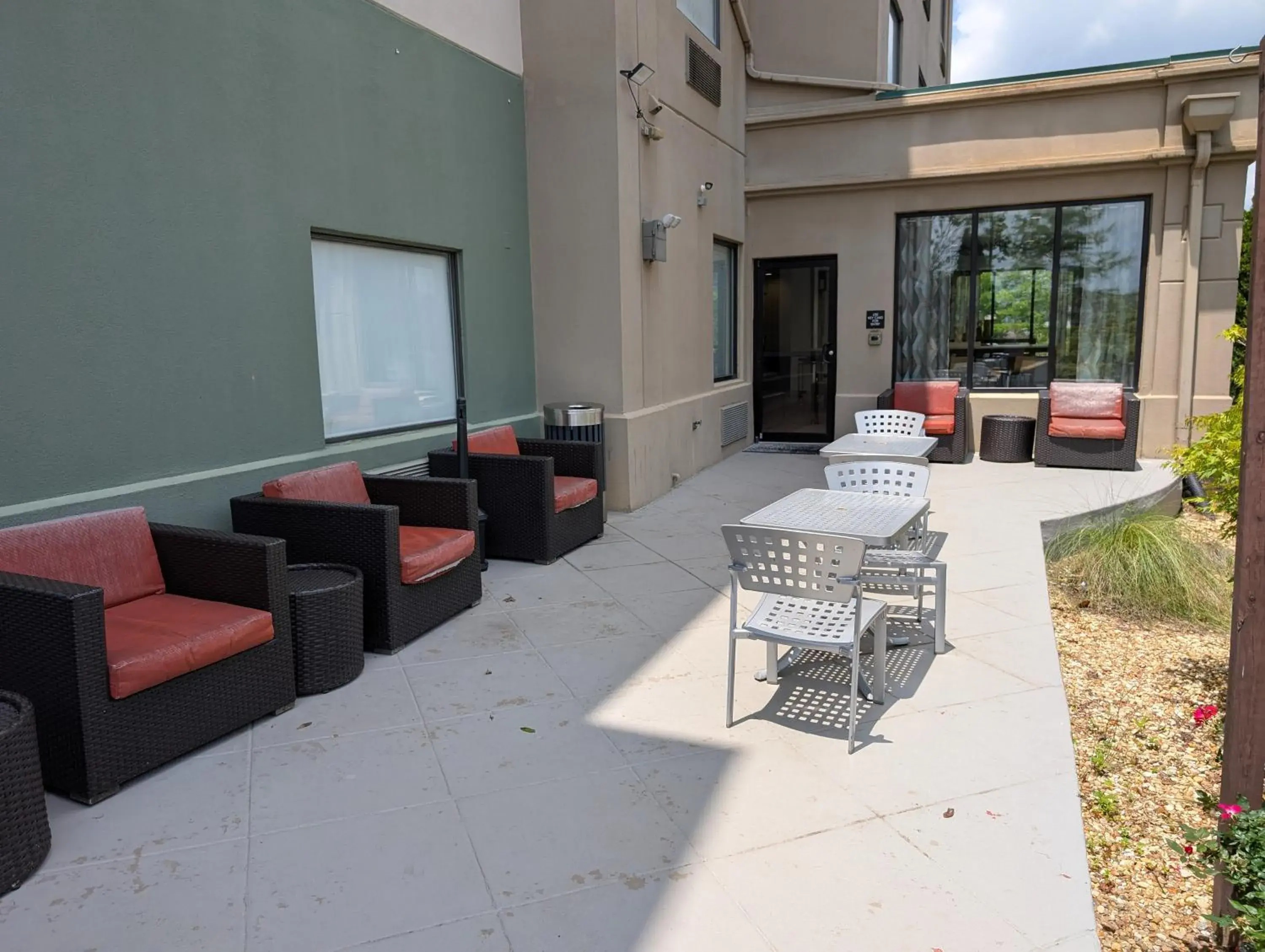 Patio in Sonesta Essential Columbus Patio in Sonesta Essential Columbus