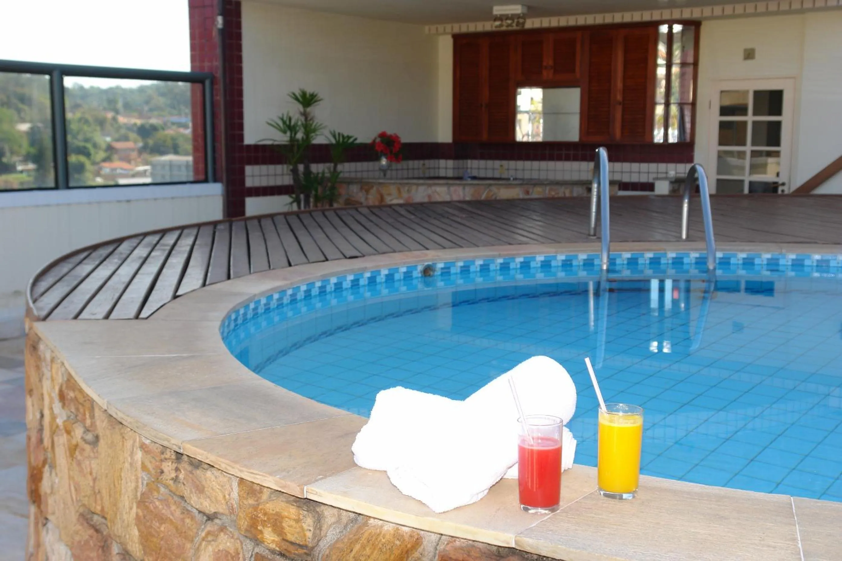 Swimming pool in Hotel Lopes Caxambu