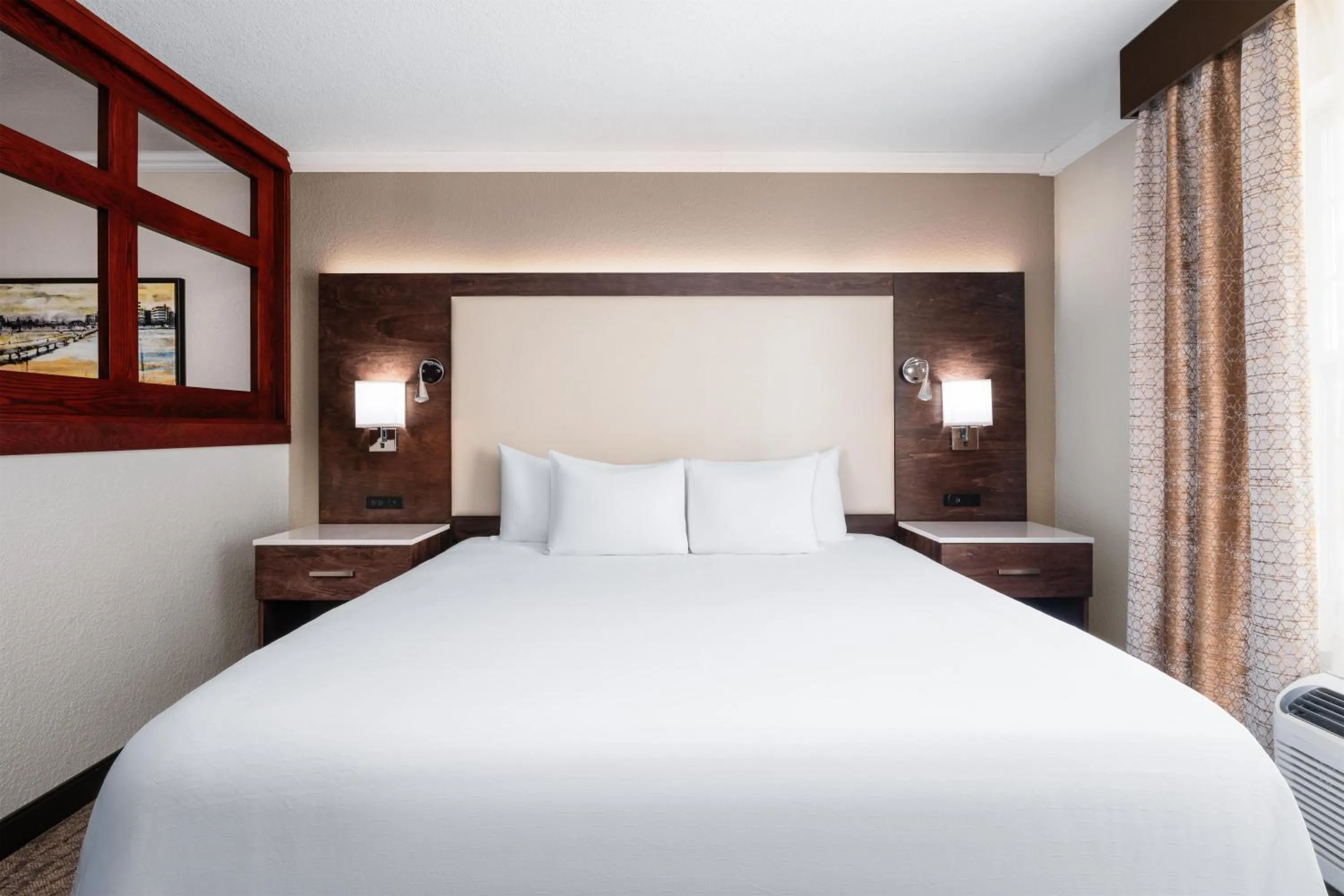 Bedroom, Bed in Best Western Premier Bridgewood Hotel Resort