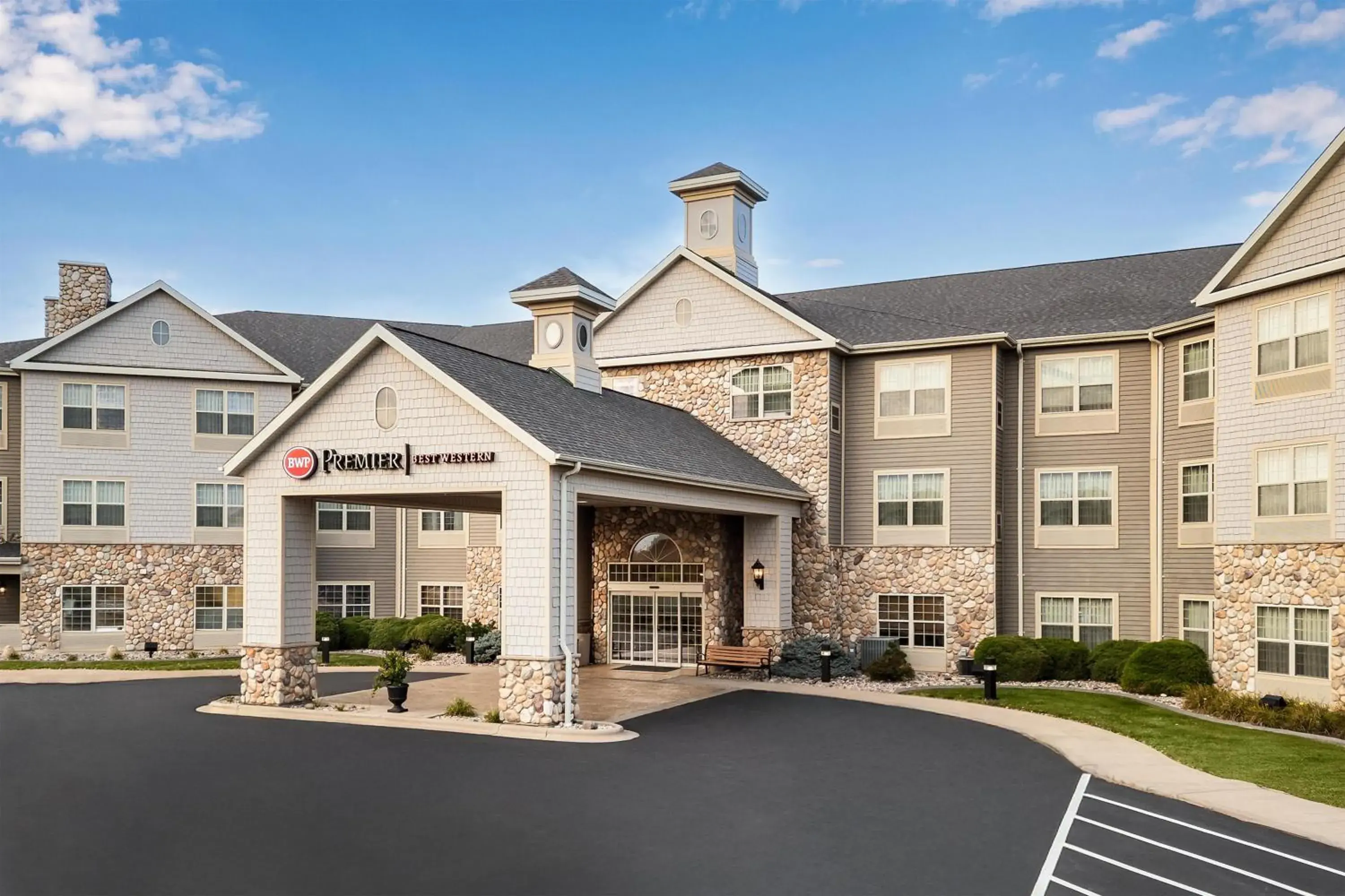 Property building in Best Western Premier Bridgewood Hotel Resort Property building in Best Western Premier Bridgewood Hotel Resort