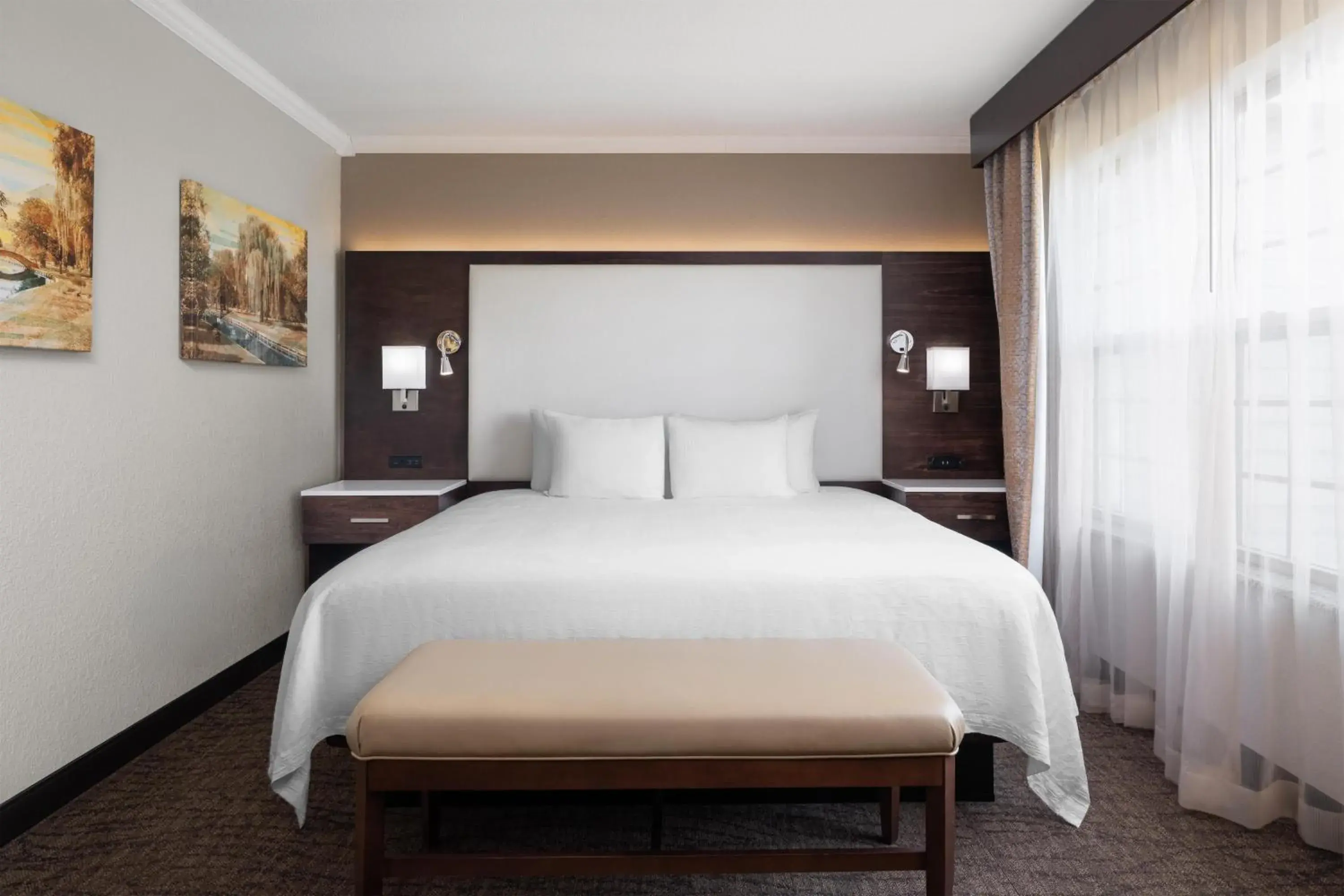 Bedroom, Bed in Best Western Premier Bridgewood Hotel Resort Bedroom, Bed in Best Western Premier Bridgewood Hotel Resort