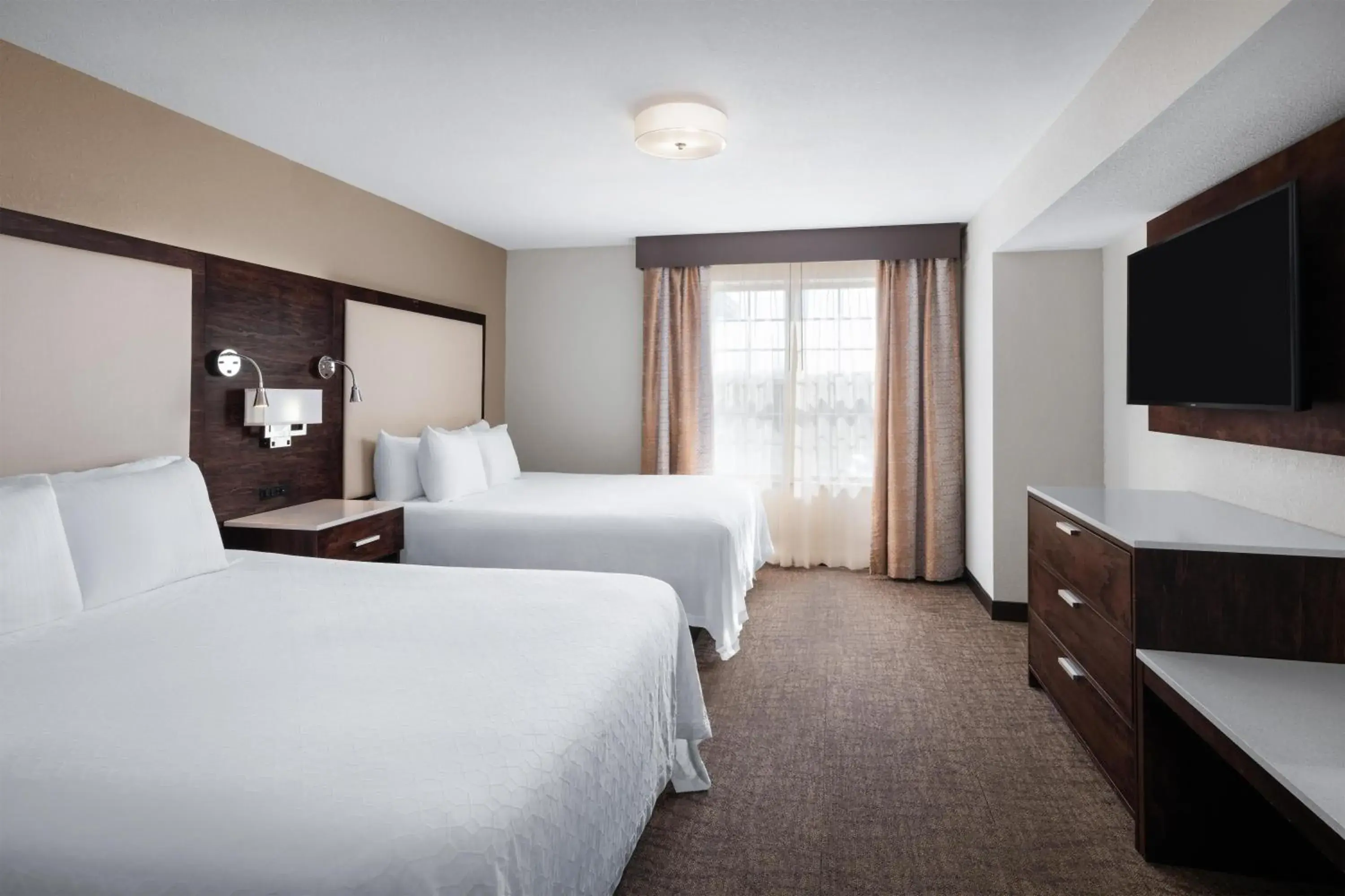 Bedroom, Bed in Best Western Premier Bridgewood Hotel Resort Bedroom, Bed in Best Western Premier Bridgewood Hotel Resort