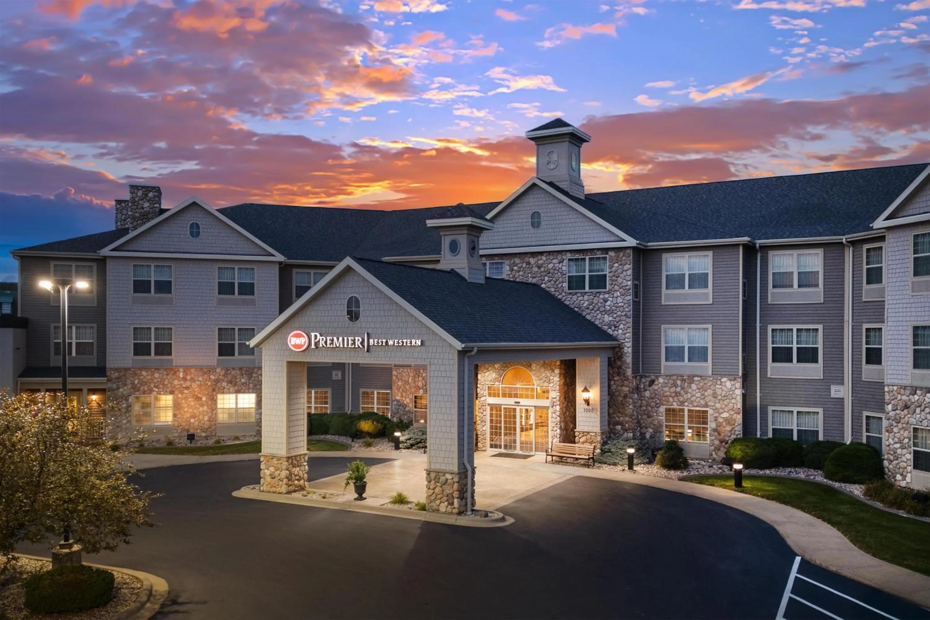 Property building in Best Western Premier Bridgewood Hotel Resort