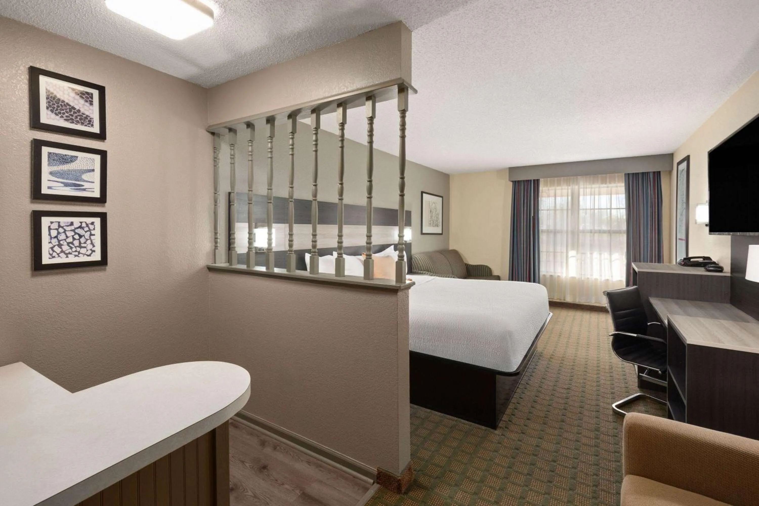 Photo of the whole room in Travelodge by Wyndham Perry National Fairgrounds Area I-75
