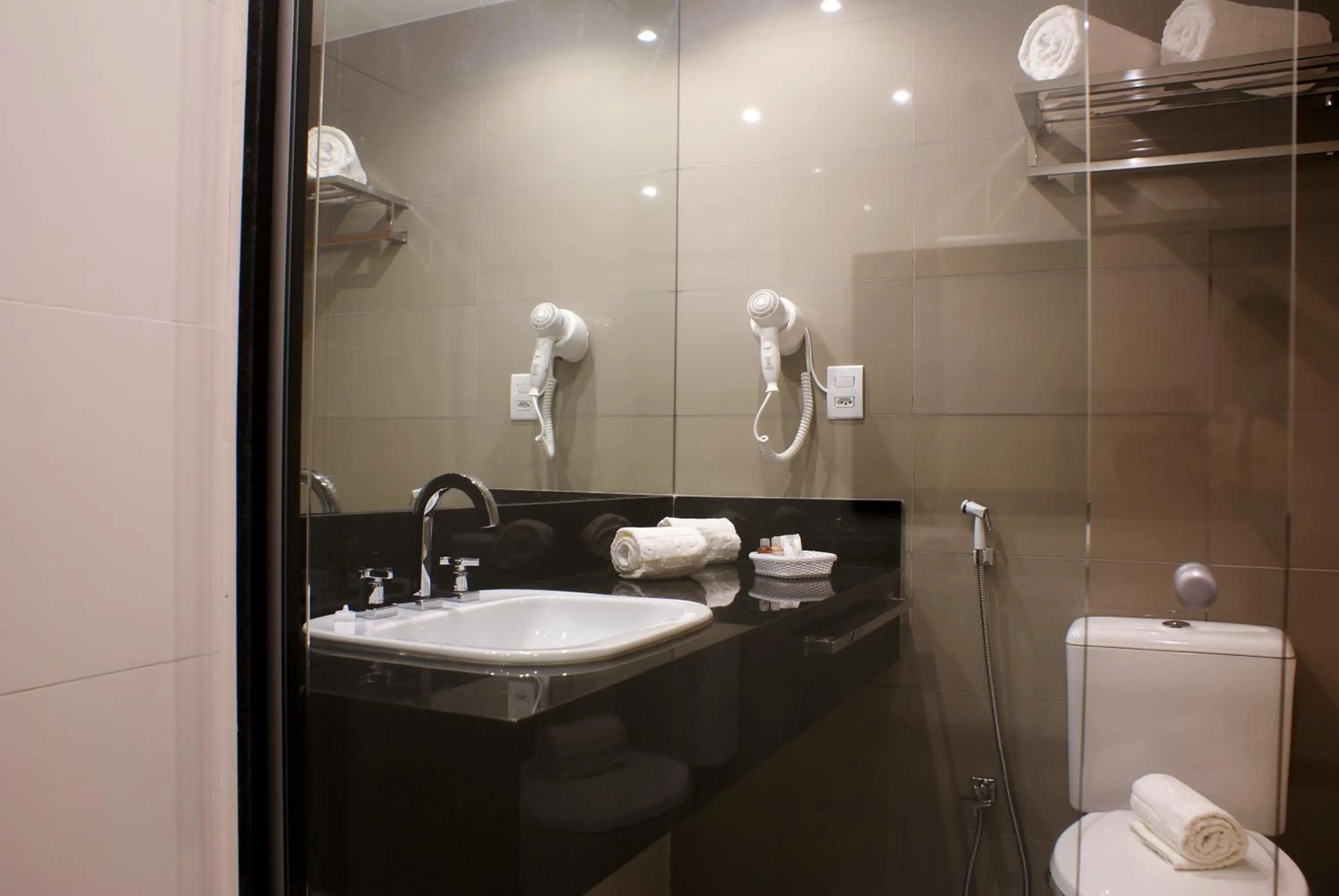 Bathroom in Paradiso Macae Hotel