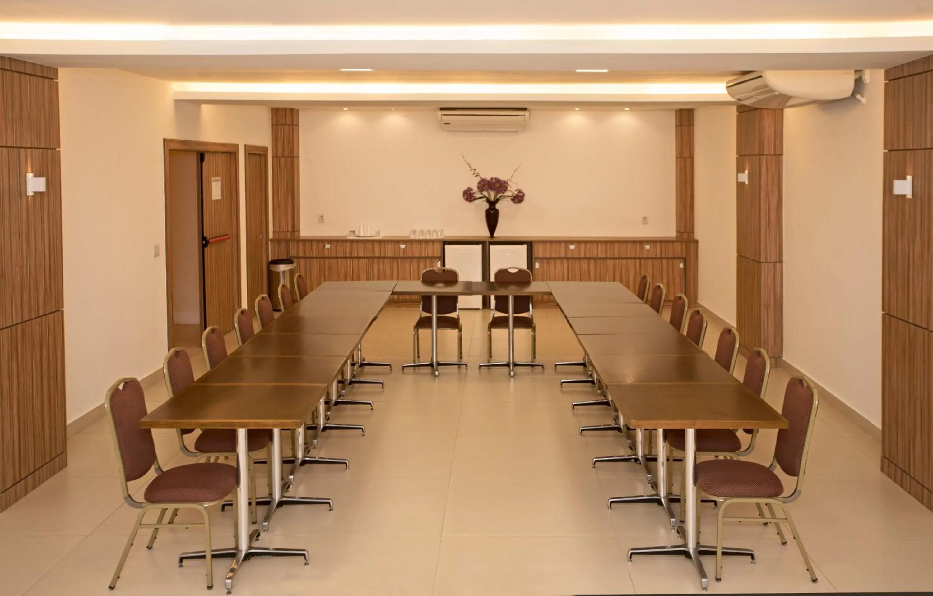 Business facilities in Paradiso Macae Hotel