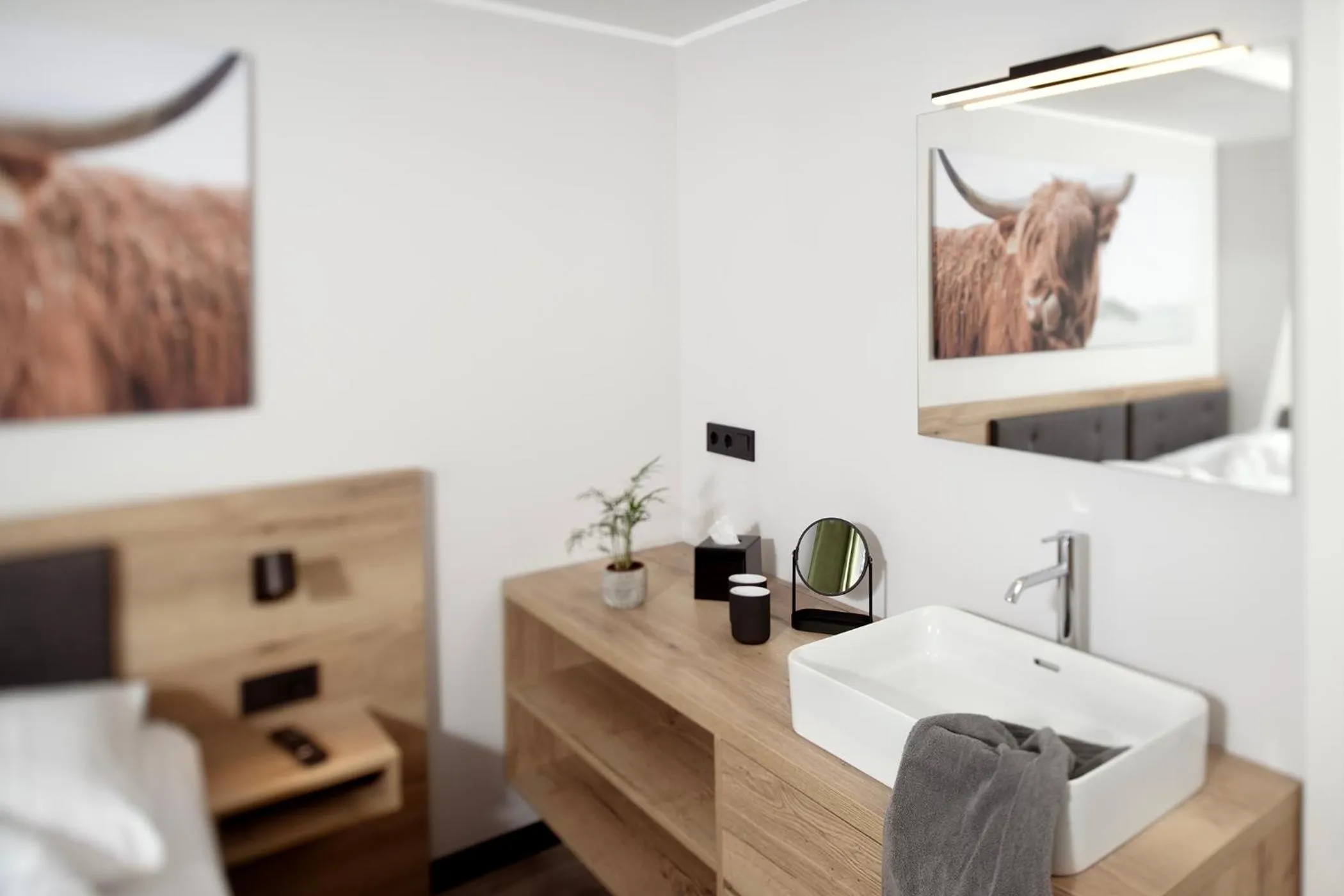 Bathroom, Bed in Berg und Tal Hotel & Apartments