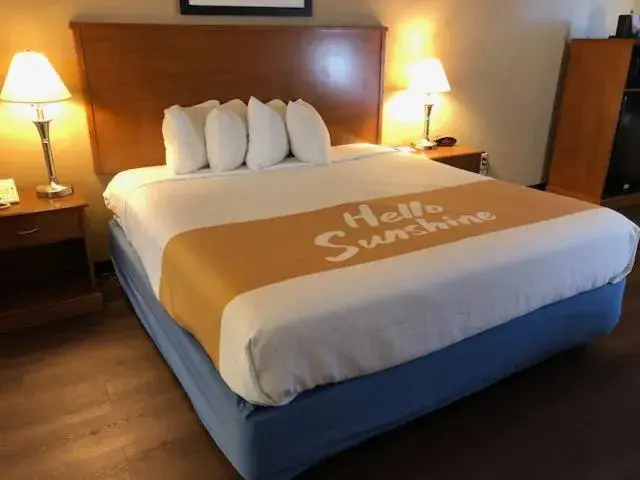 Bed in Days Inn By Wyndham Phenix City Near Fort Moore Bed in Days Inn By Wyndham Phenix City Near Fort Moore