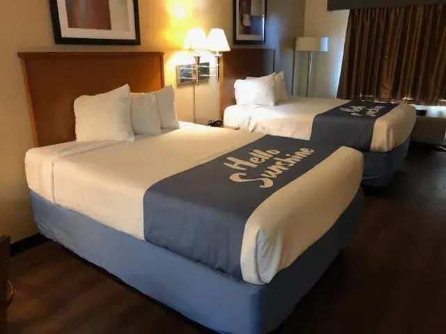 Bed in Days Inn By Wyndham Phenix City Near Fort Moore Bed in Days Inn By Wyndham Phenix City Near Fort Moore