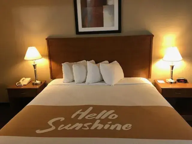 Bed in Days Inn By Wyndham Phenix City Near Fort Moore Bed in Days Inn By Wyndham Phenix City Near Fort Moore