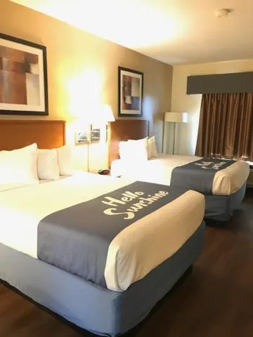 Bed in Days Inn By Wyndham Phenix City Near Fort Moore
