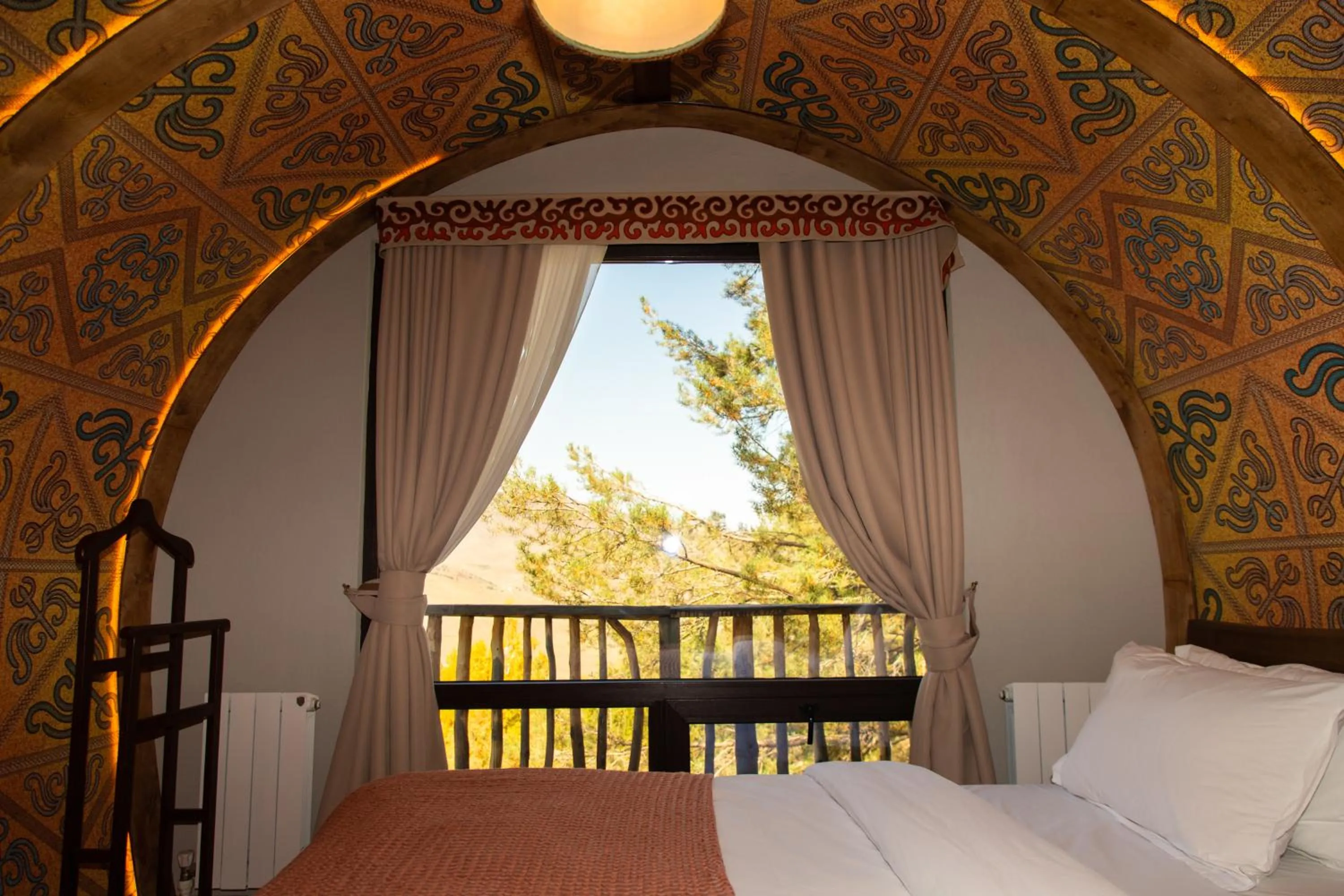 Bed in Supara Chunkurchak