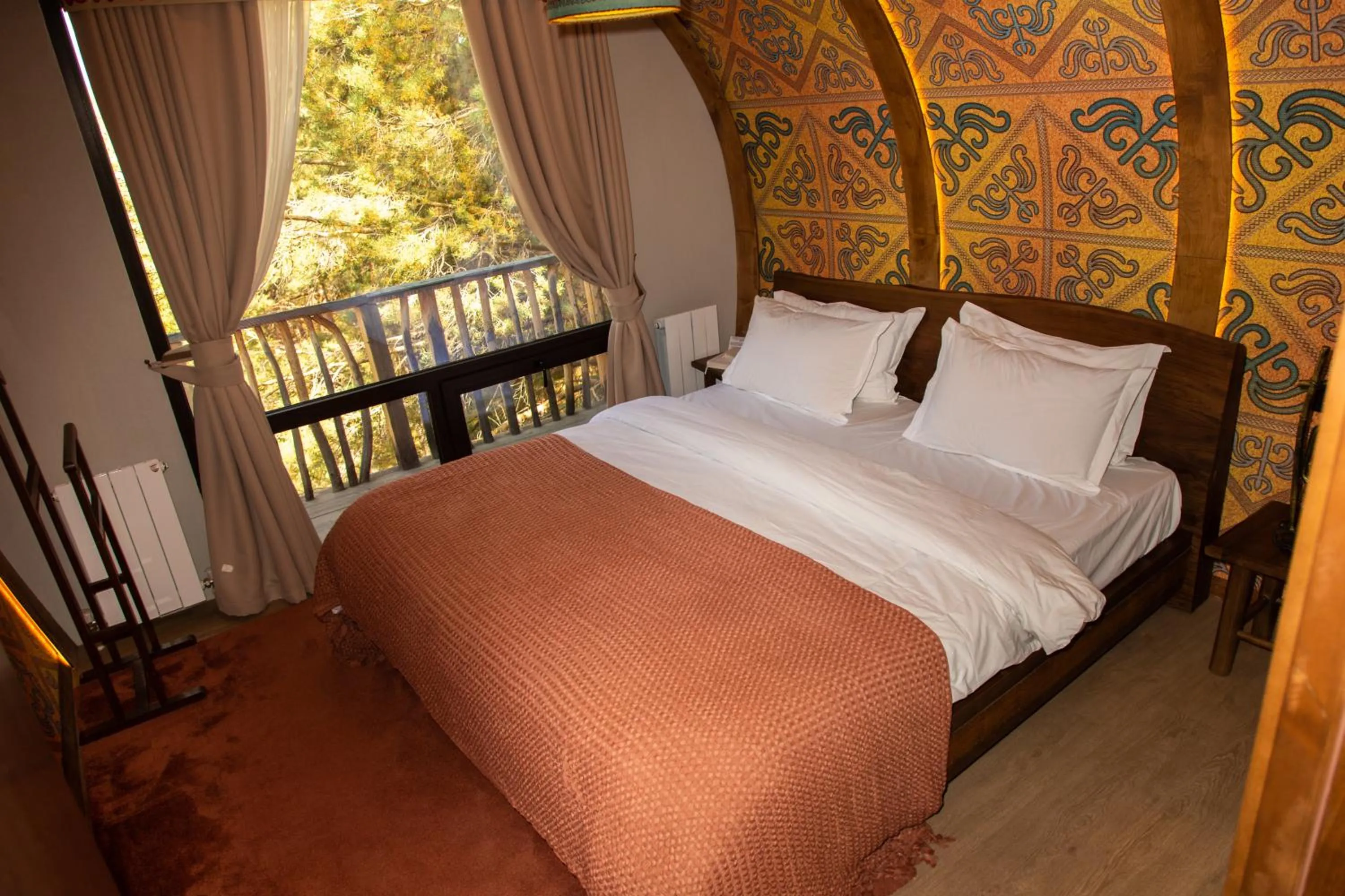Bed in Supara Chunkurchak