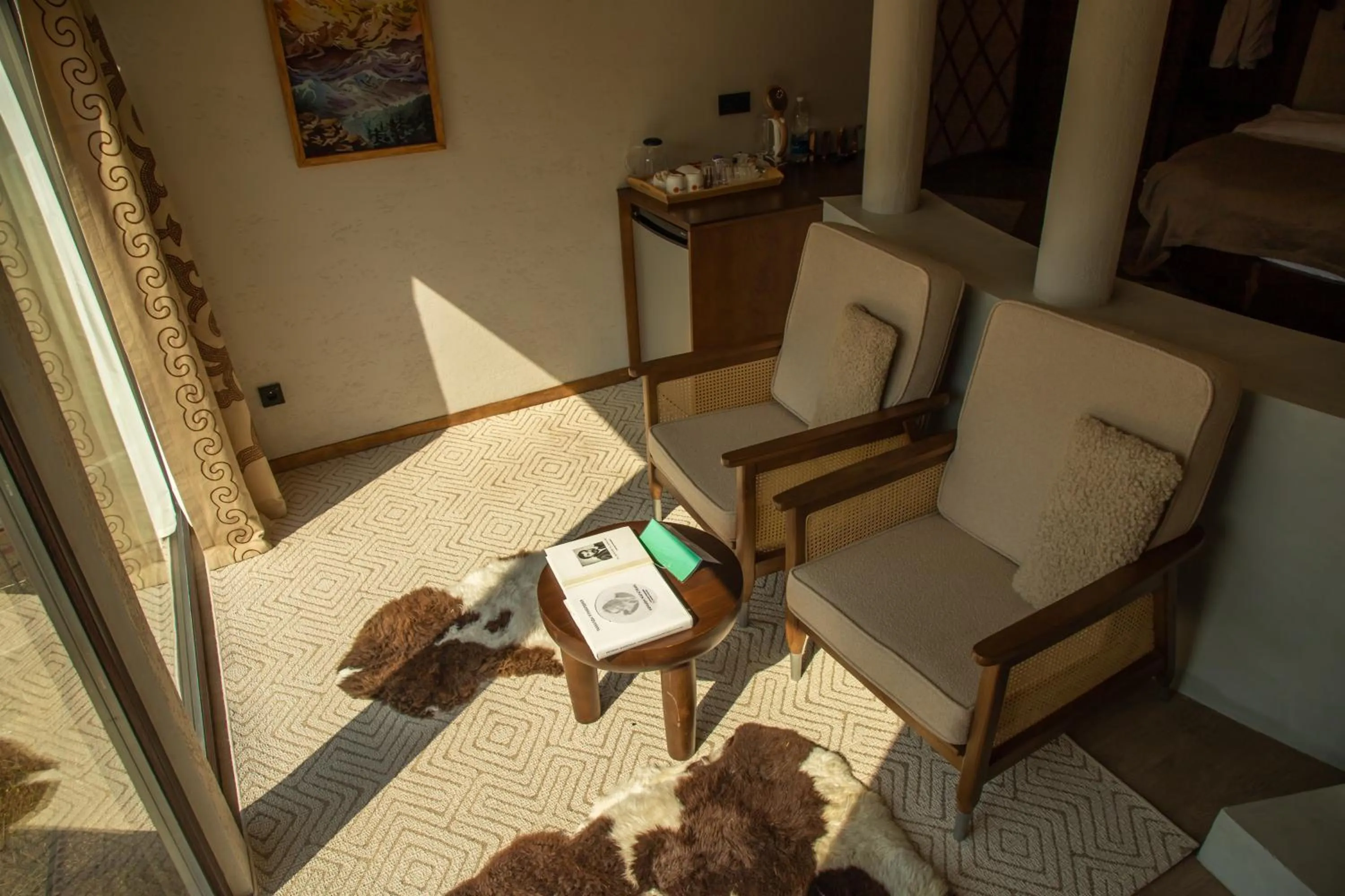 Seating area in Supara Chunkurchak