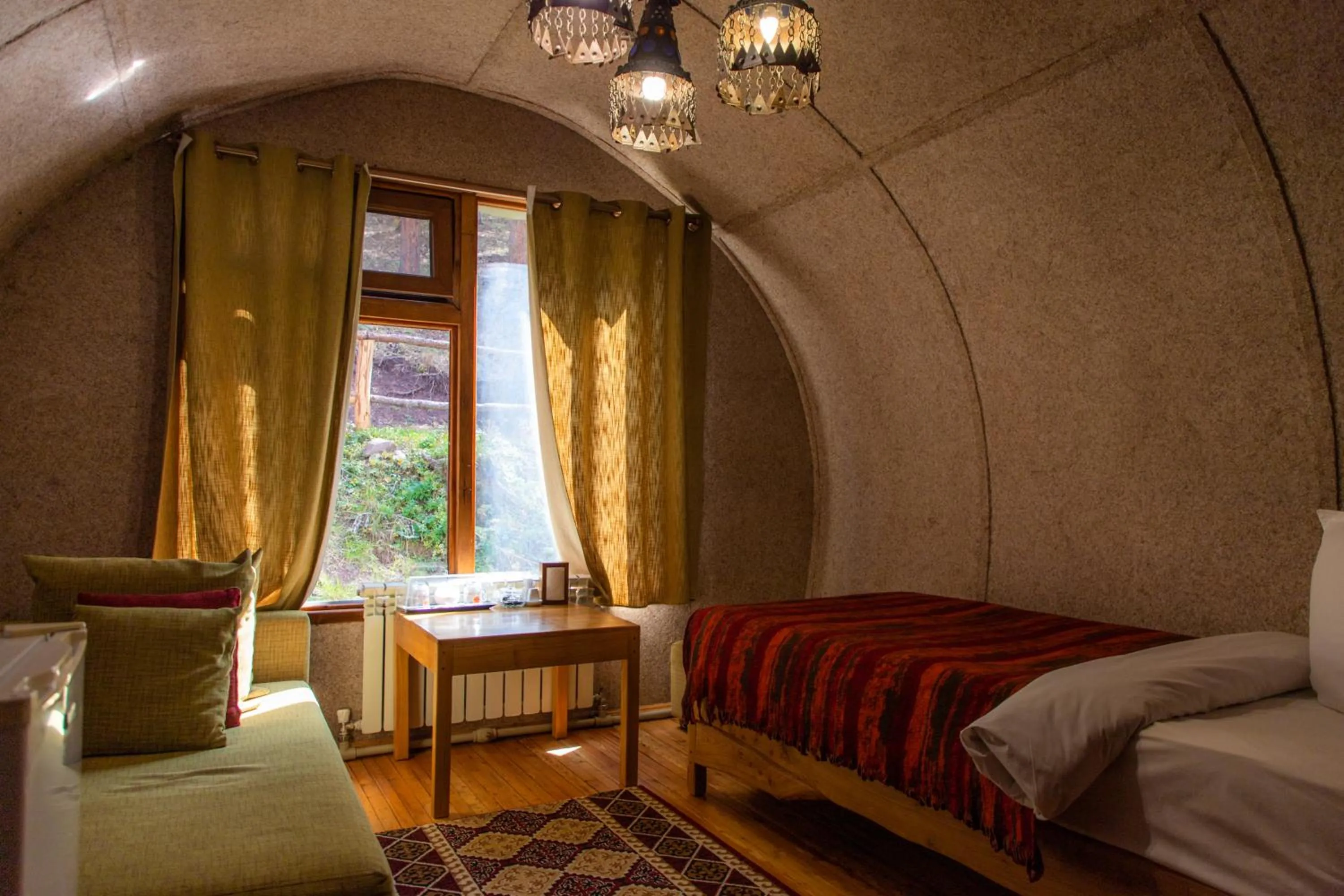 Bed in Supara Chunkurchak