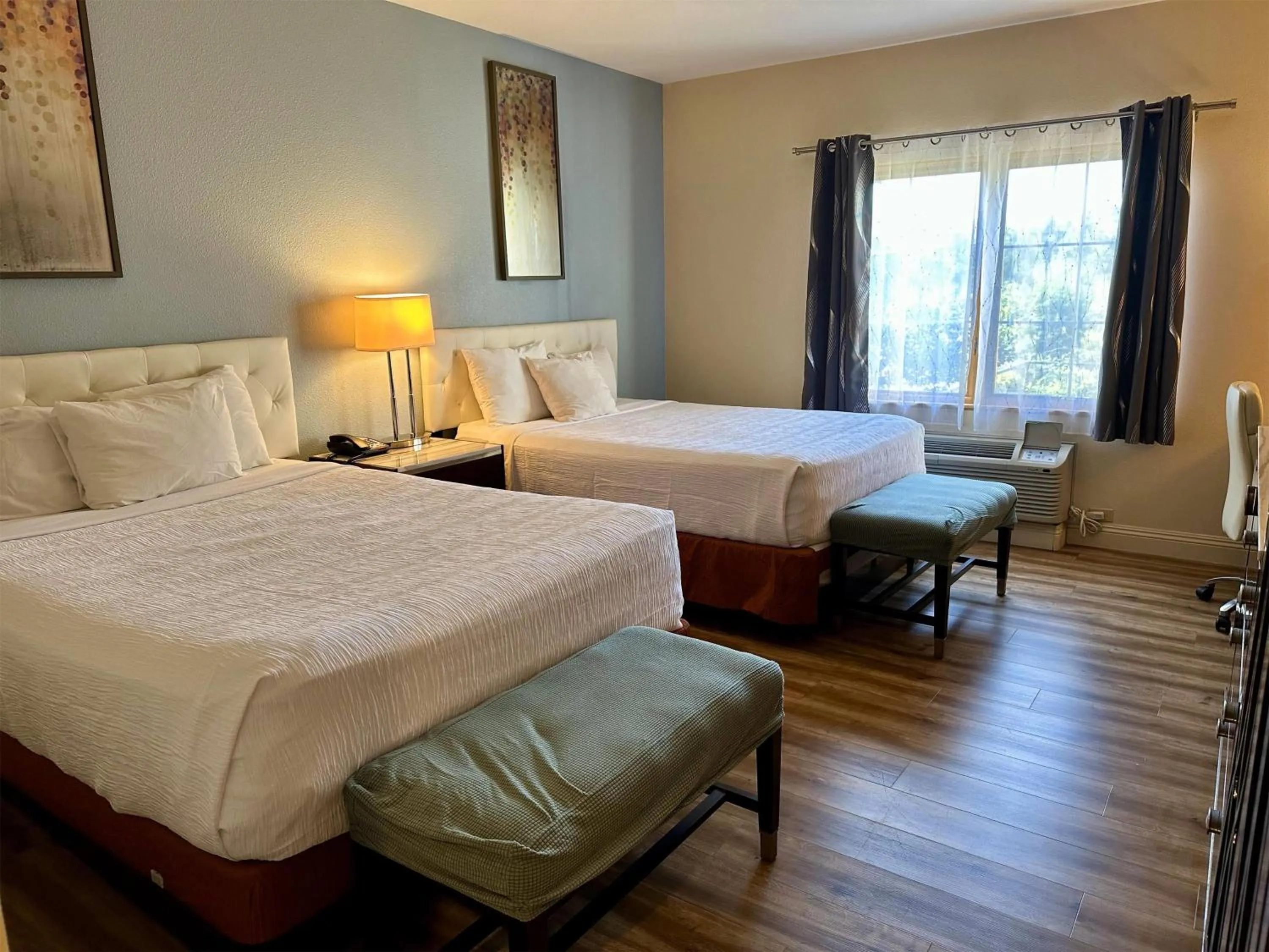 Photo of the whole room, Bed in Rocklin Park Hotel, Trademark Collection by Wyndham