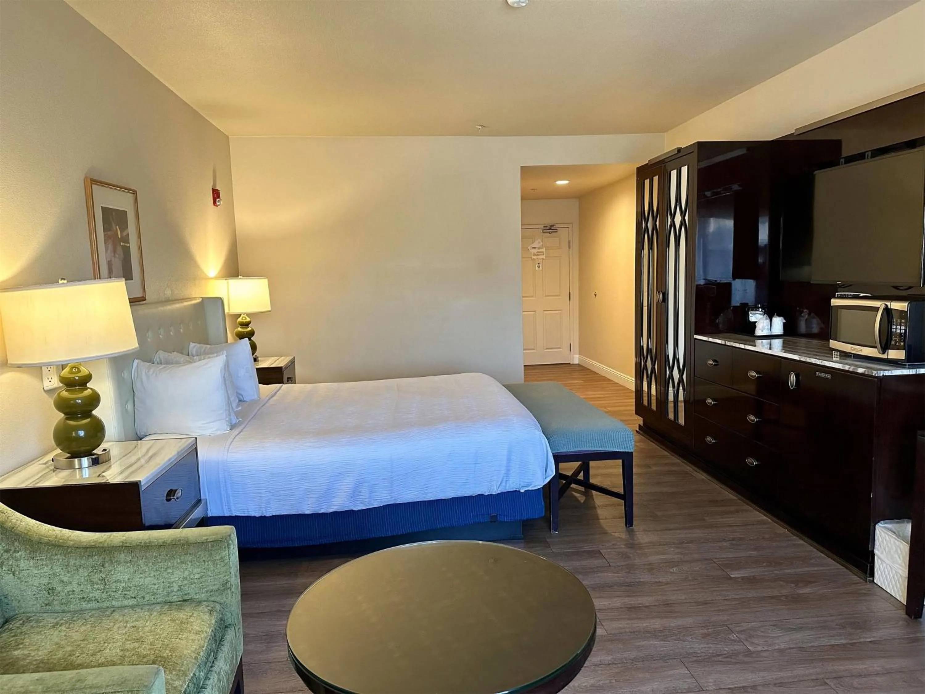 Photo of the whole room, Bed in Rocklin Park Hotel, Trademark Collection by Wyndham