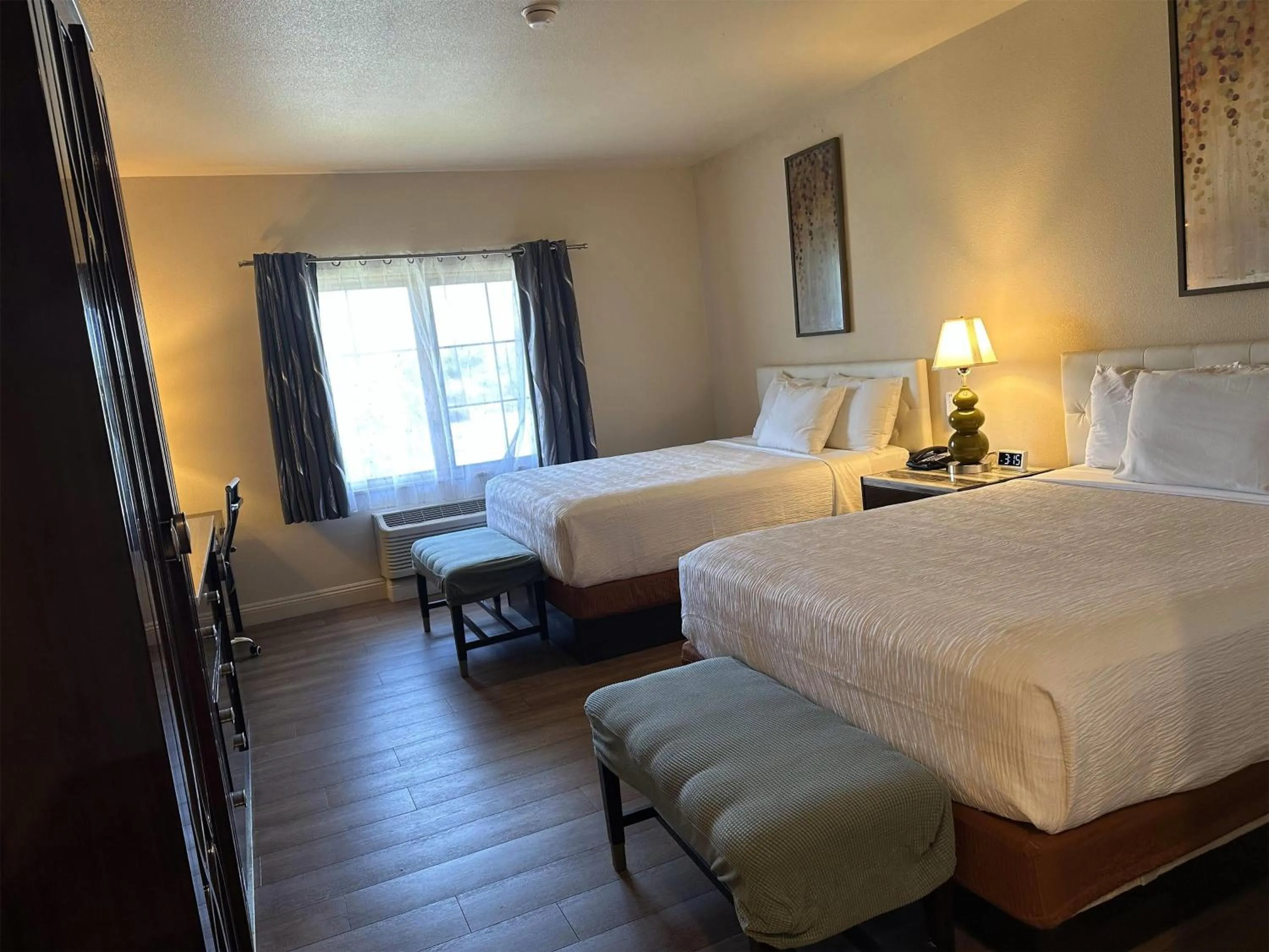 Photo of the whole room, Bed in Rocklin Park Hotel, Trademark Collection by Wyndham