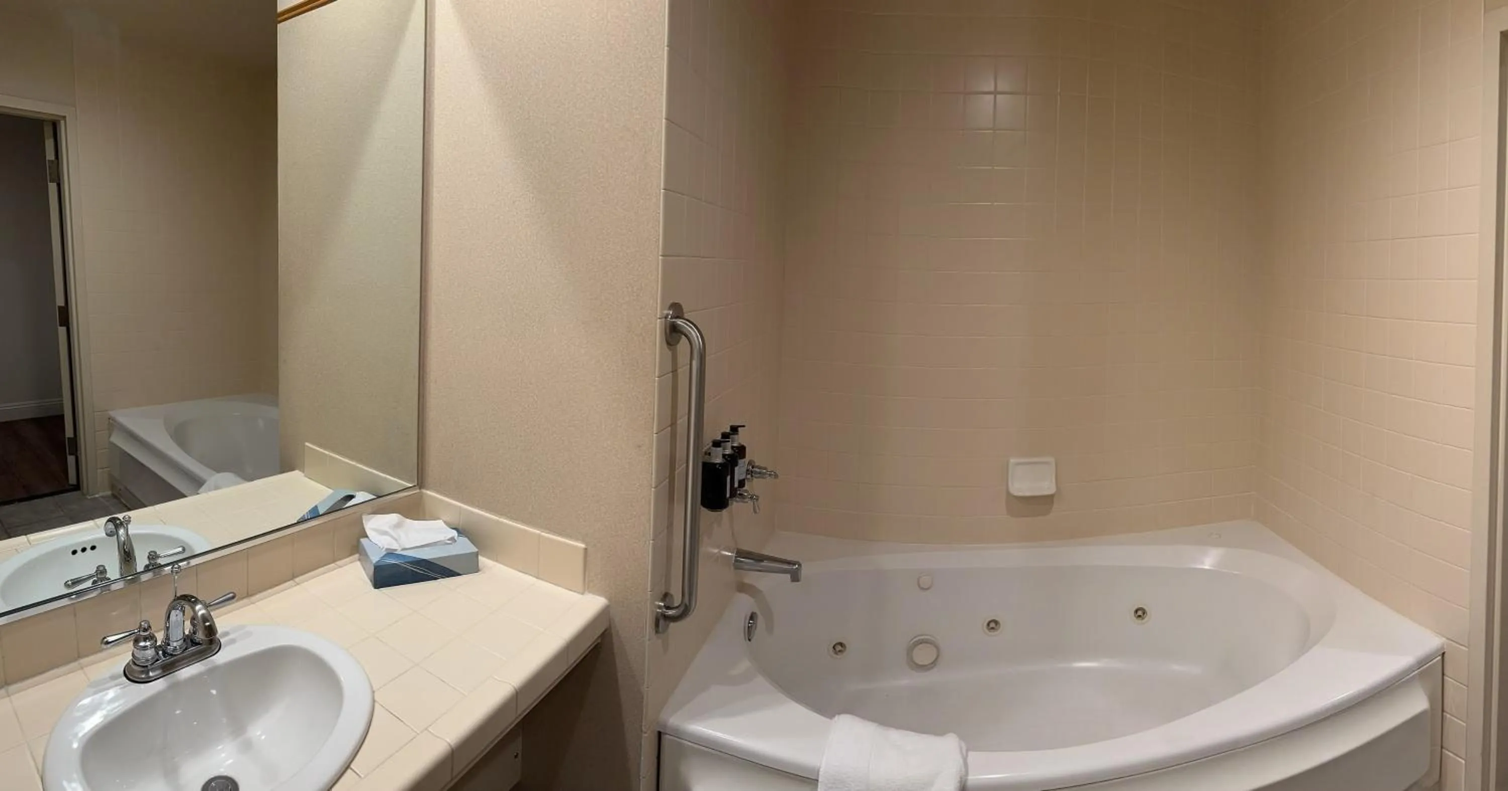 Hot Tub in Rocklin Park Hotel, Trademark Collection by Wyndham