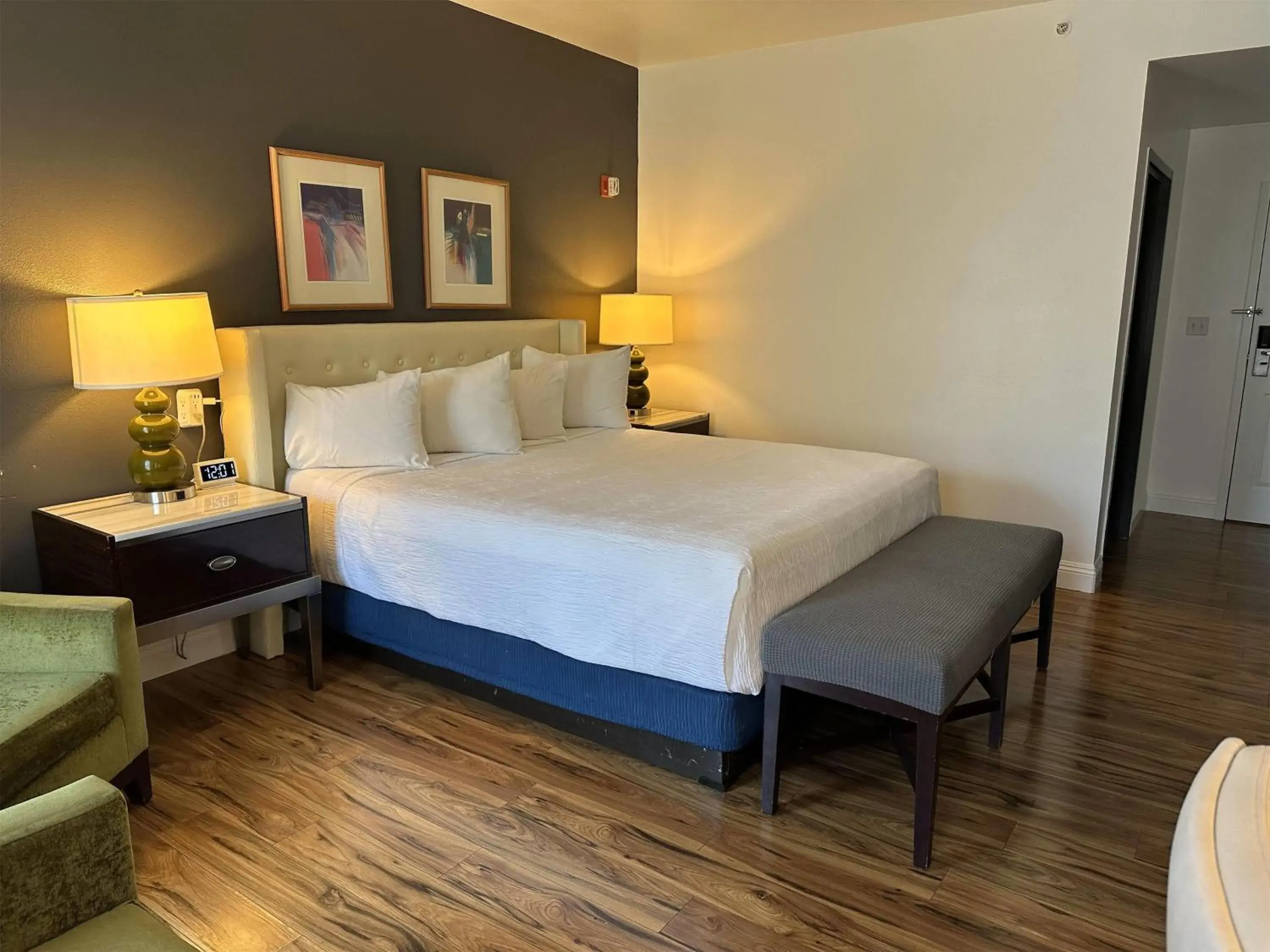 Photo of the whole room, Bed in Rocklin Park Hotel, Trademark Collection by Wyndham Photo of the whole room, Bed in Rocklin Park Hotel, Trademark Collection by Wyndham