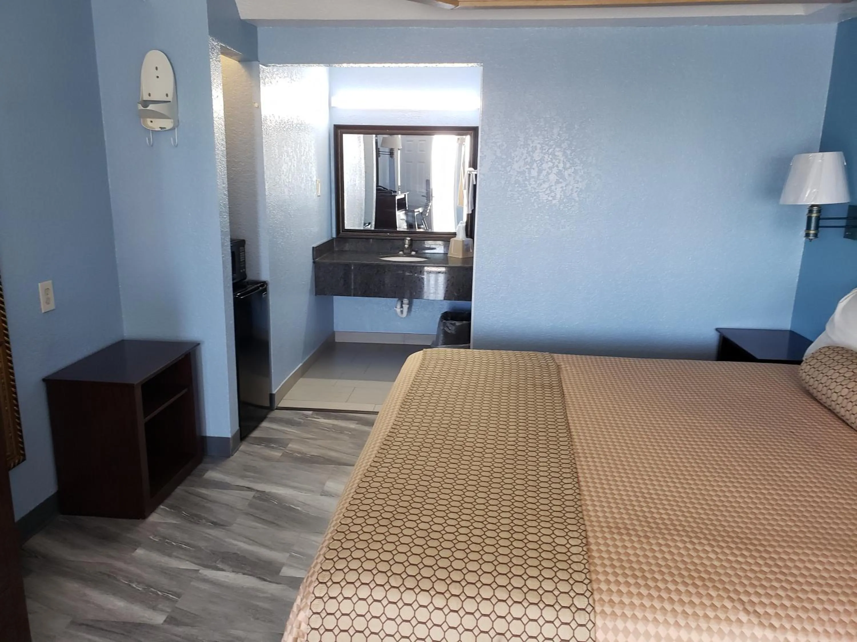 Bedroom, Bed in Regency Inn Motel by the Beach