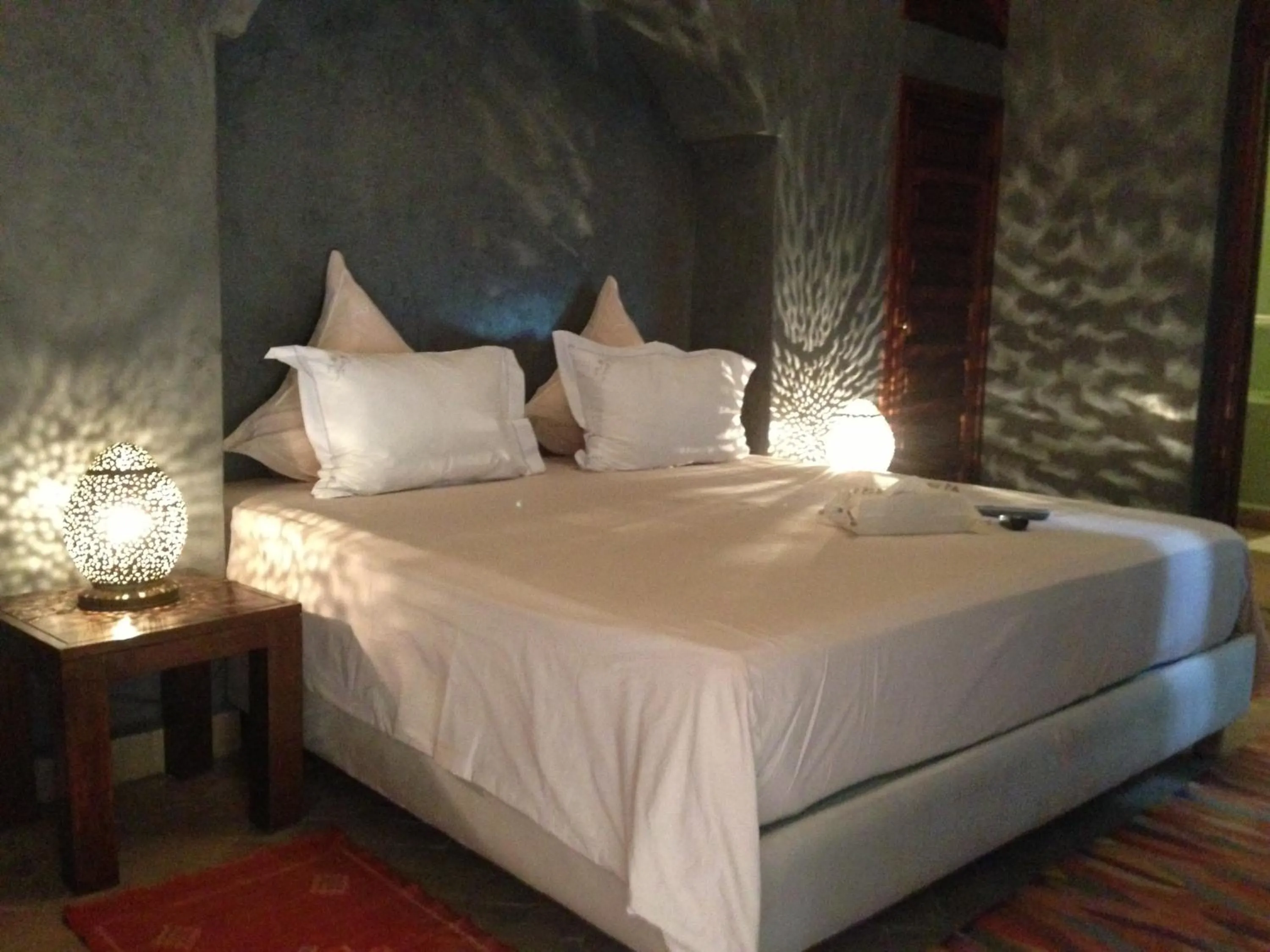 Photo of the whole room, Bed in Riad L'Emir