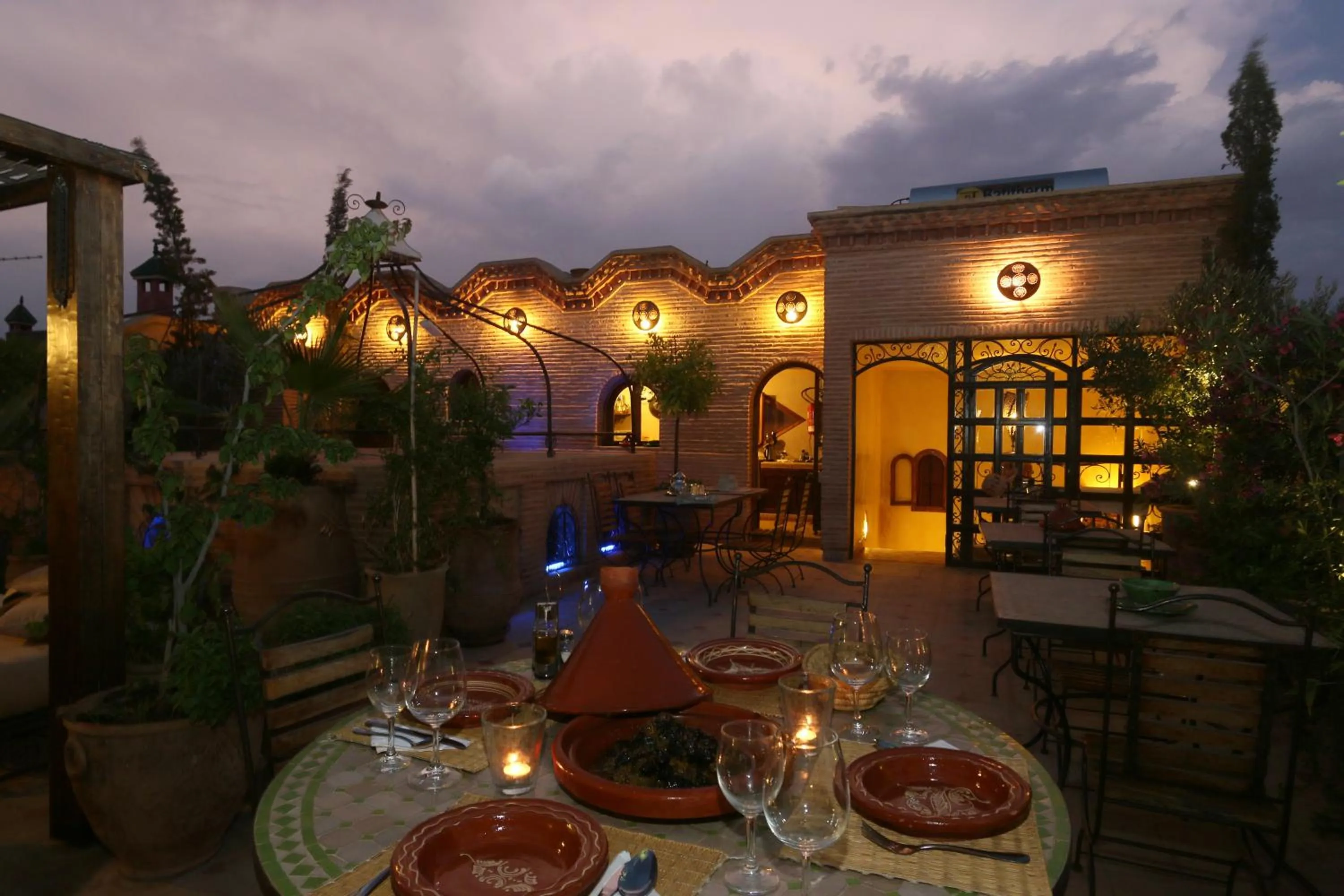 Restaurant/places to eat in Riad L'Emir