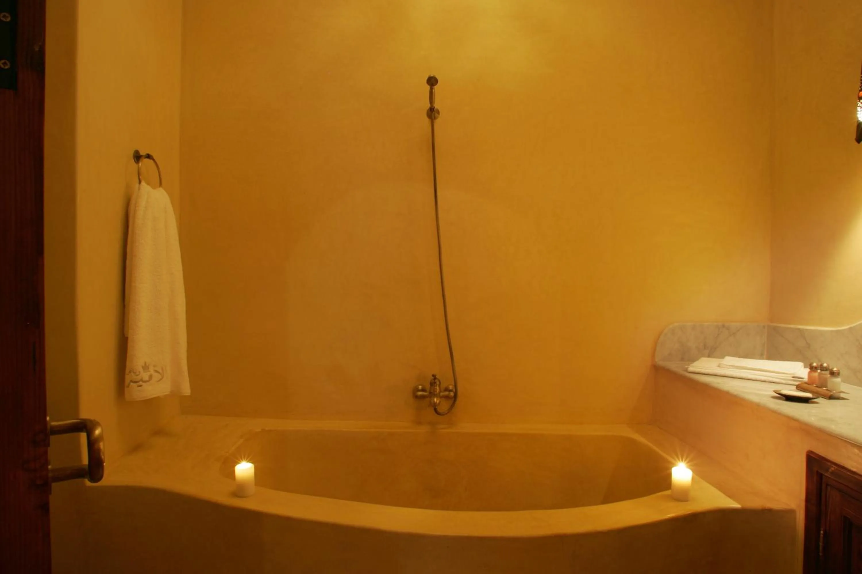 Shower in Riad L'Emir