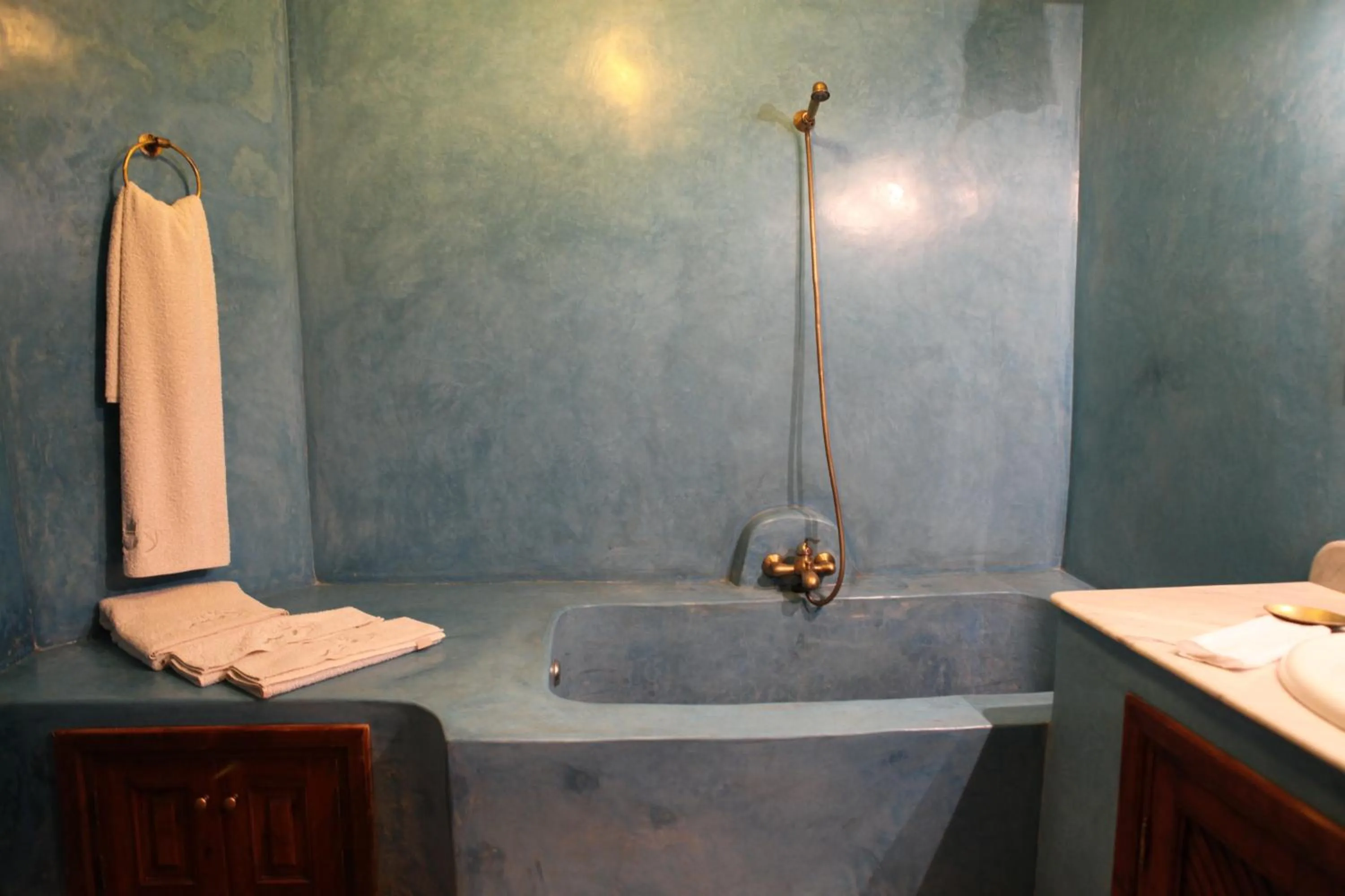 Shower in Riad L'Emir