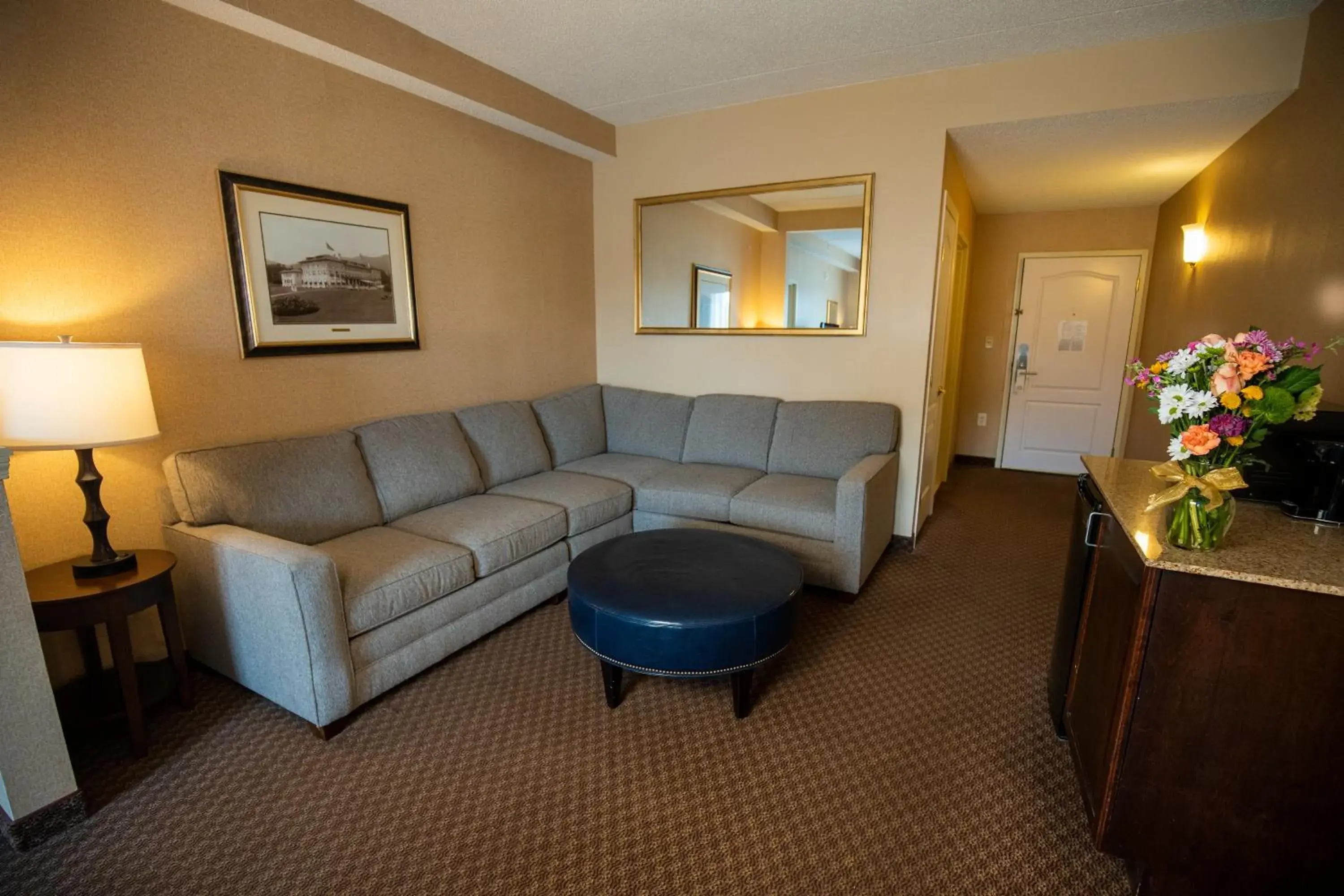 Living room in Fort William Henry Hotel Living room in Fort William Henry Hotel