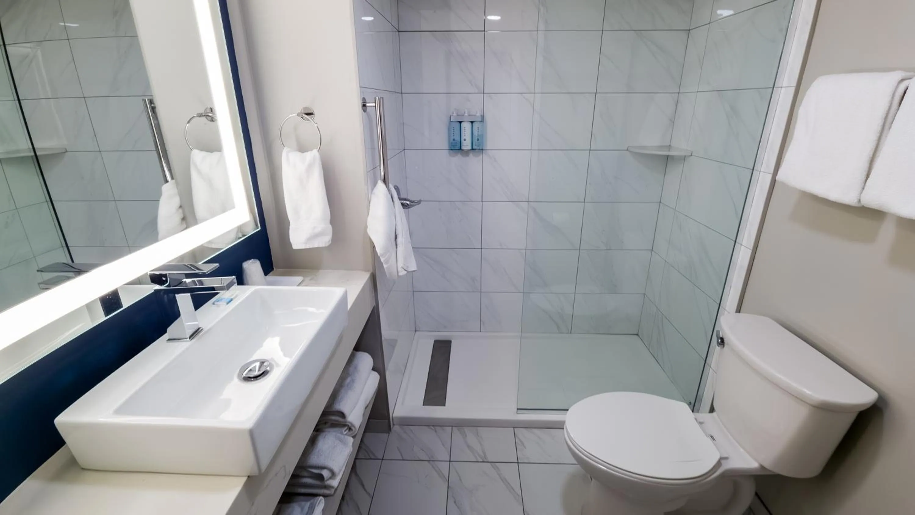 Shower in Fort William Henry Hotel